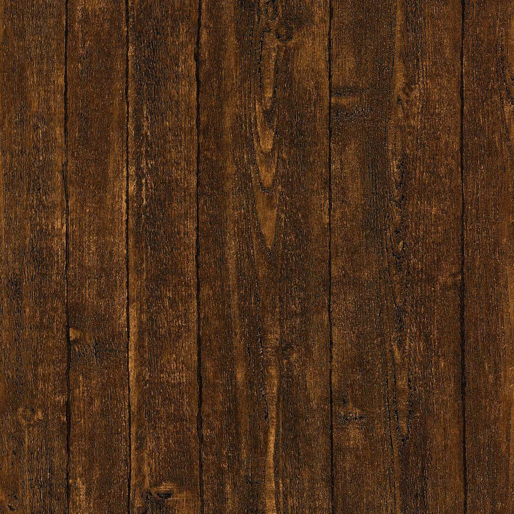 Brown Wood 桌布 壁紙 — 豐富的深棕色木板，帶有可見的木紋和節疤，垂直排列成質樸的圖案。