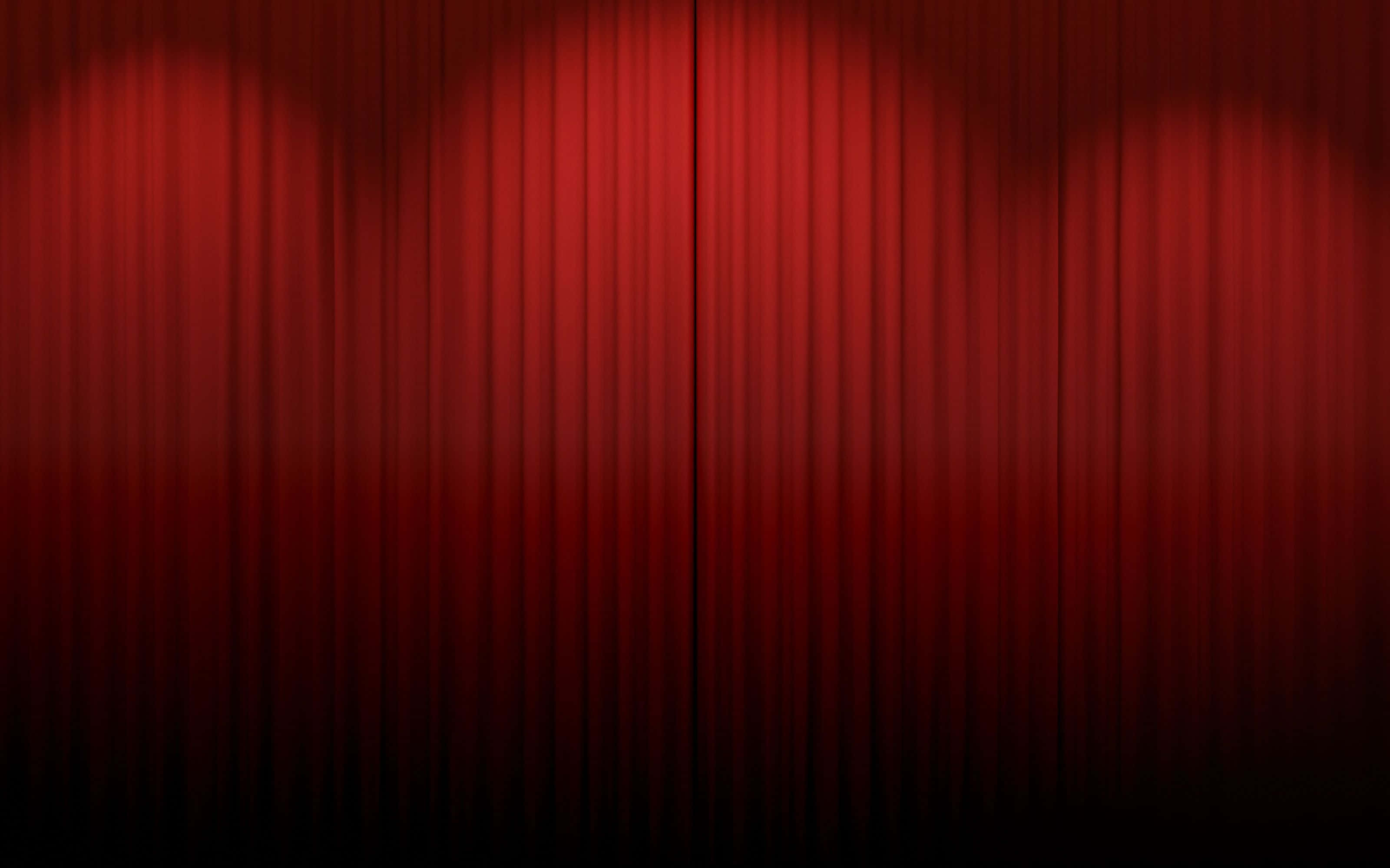 Curtain 桌布 壁紙 — 豐富的紅色天鵝絨劇院窗簾在戲劇性的聚光燈照明下關閉懸掛。