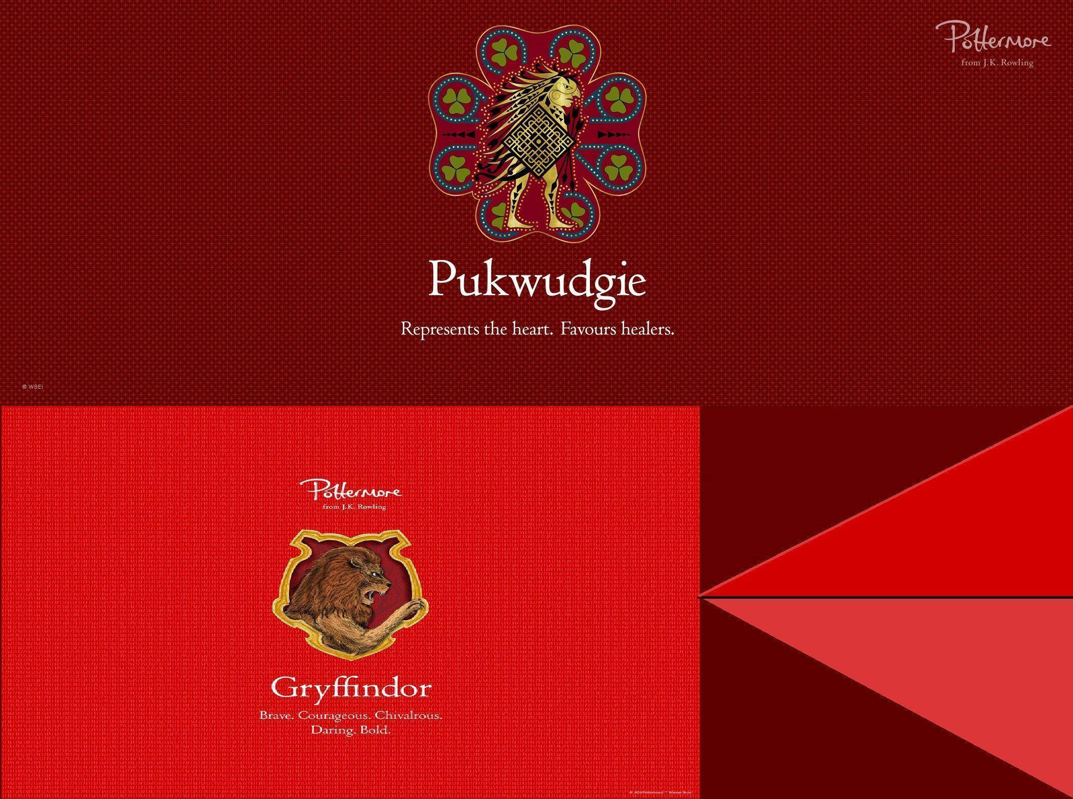 葛來分多 桌布 壁紙 — 豐富的紅色紋理壁紙展示了來自Pottermore的Pukwudgie和葛萊芬多學院徽章，搭配大膽的字體設計。