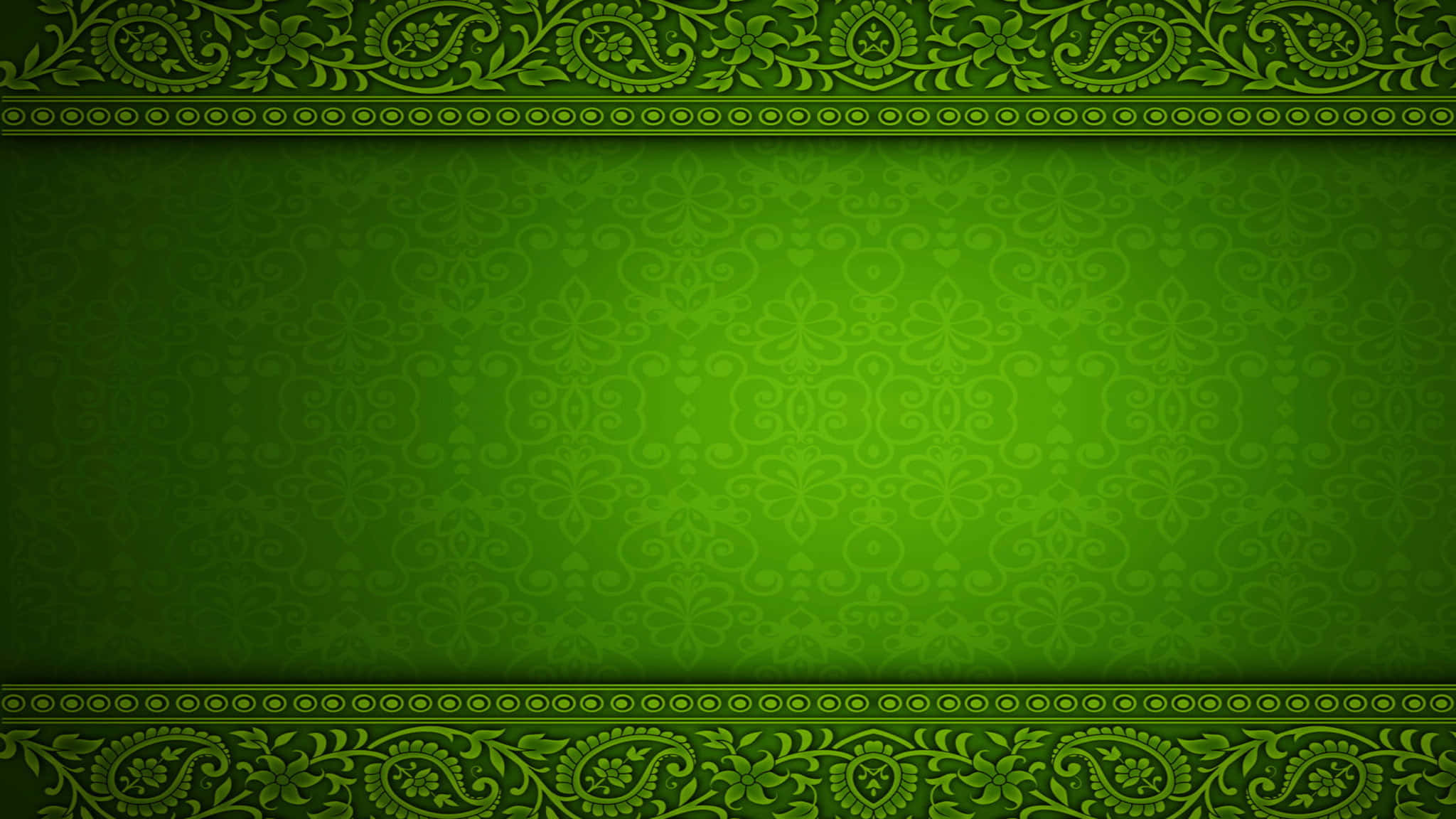 2048x1152 桌布 壁紙 — 豐富的綠色壁紙，帶有華麗的佩斯利邊框和中央細膩的大馬士革圖案。