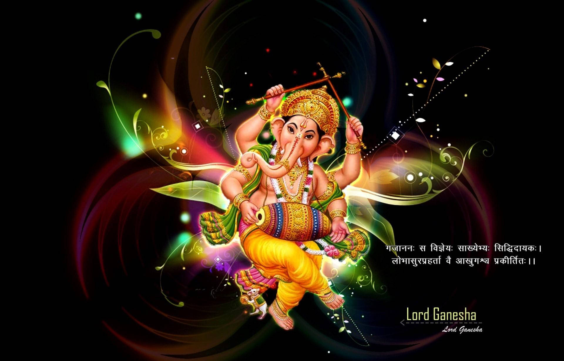 Ganesh 桌布 壁紙 — 象神 Lord Ganesha 的鮮豔數位插圖，飾有金色珠寶和色彩繽紛的服飾，手持武器和狼牙棒，周圍環繞著旋轉的霓虹燈光和花卉圖案，背景為黑暗的宇宙。