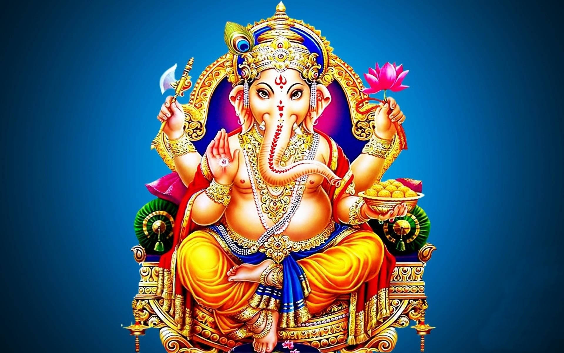 Ganesh 桌布 壁紙 — 象頭神迦內沙莊嚴地坐在華麗的金色寶座上，背景是深藍色，每隻手都持有象徵性的物品。