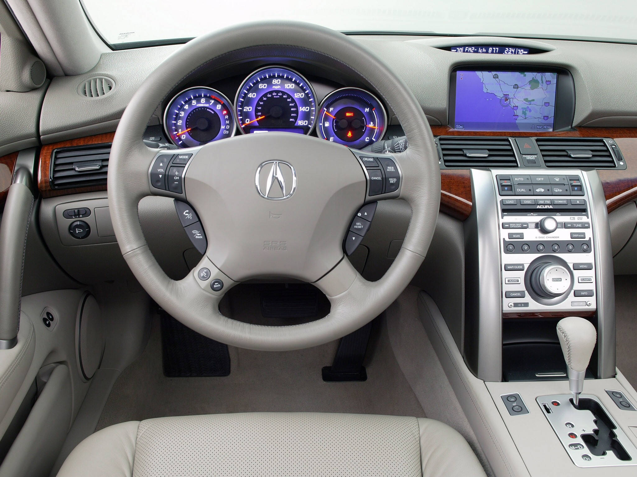 Acura 桌布 壁紙 — 豪華車內裝，配備米色皮革座椅、木質飾邊和發光藍色儀表組。