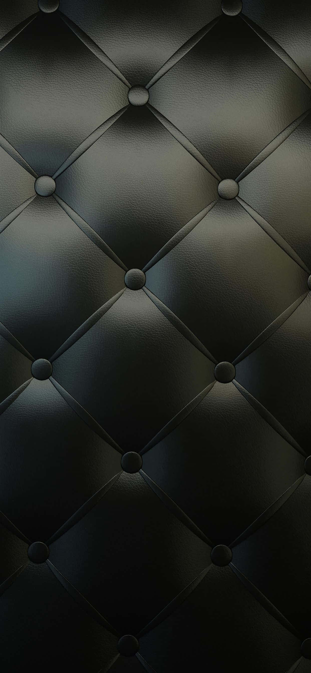 Dark Textured 桌布 壁紙 — 豪華黑色簇絨皮革表面的特寫，帶有菱形縫線和鈕扣細節。