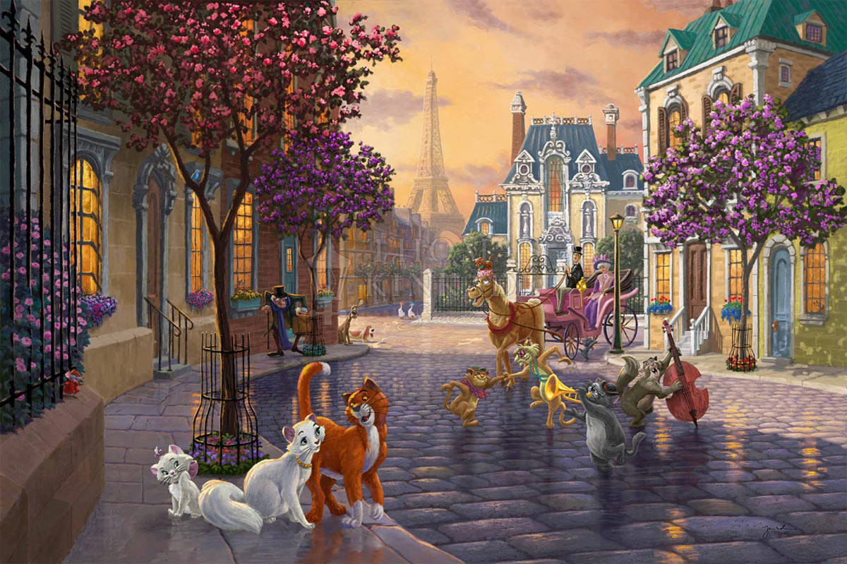 aristocats 桌布 壁紙 — 貓咪和音樂家在巴黎鵝卵石街道上演奏，街道兩旁開滿鮮花的樹木和歷史建築，金色夕陽下。