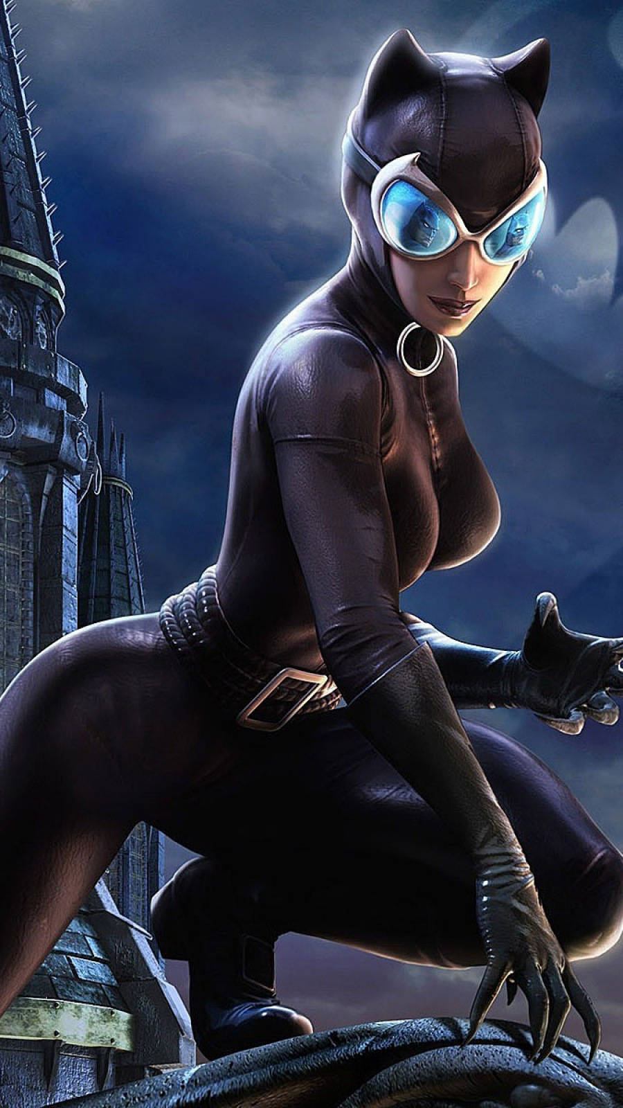 Catwoman 桌布 壁紙 — 貓女在暴風雨夜空中蹲在哥德式塔樓頂部，她發光的藍色護目鏡反射著月光。
