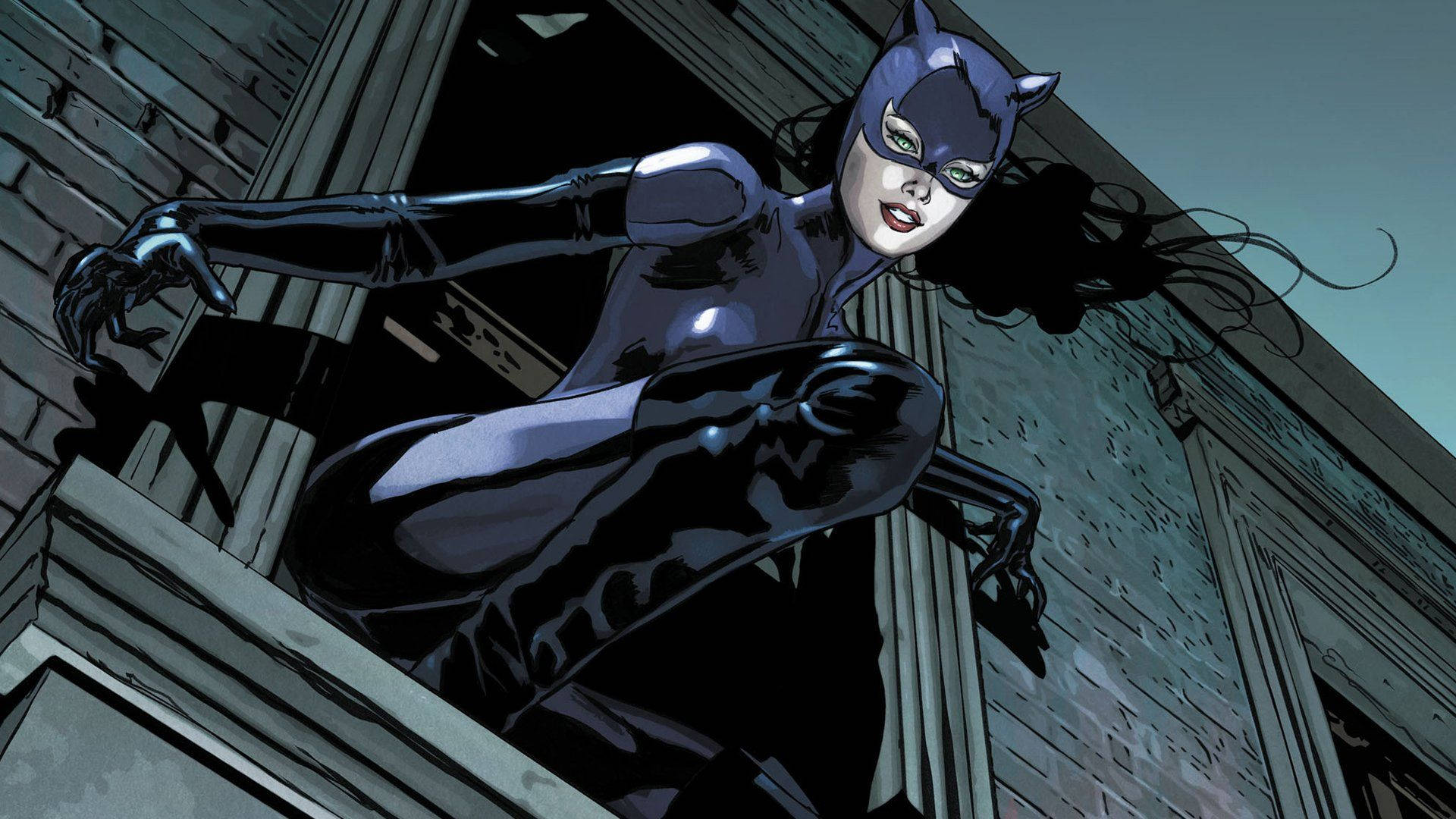 Catwoman 桌布 壁紙 — 貓女身穿緊身黑色戰衣，在暮色天空下，蹲在 gritty 都市背景的屋頂邊緣。
