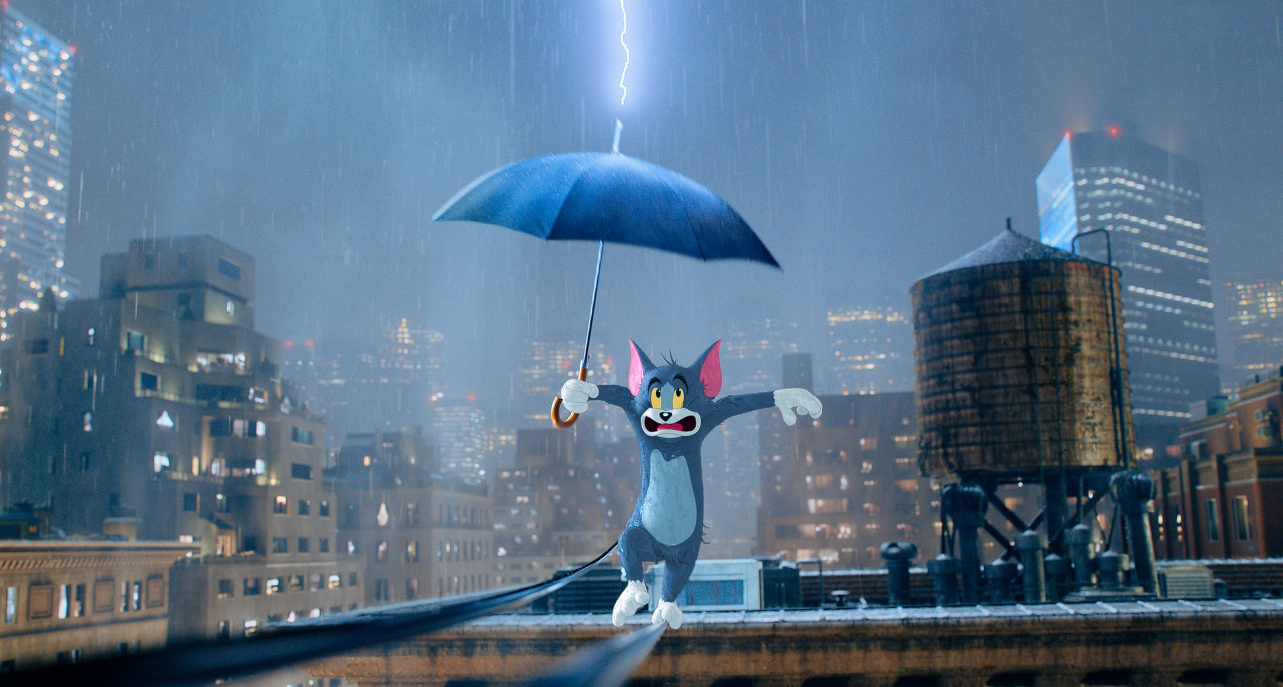 Jerry 桌布 壁紙 — 貓湯姆在雨夜中快樂地在城市屋頂上跳舞，手持藍色雨傘，閃電劃過。