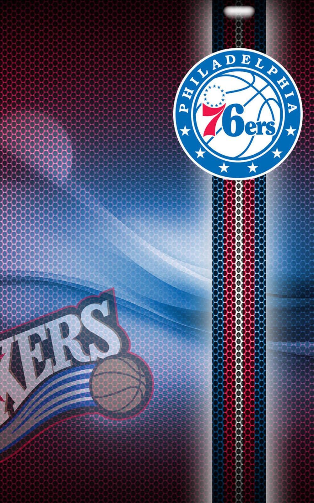 NBA 桌布 壁紙 — 費城76人籃球隊標誌及部分文字標記，位於帶有藍色、紅色和白色漸層的紋理網格背景上。