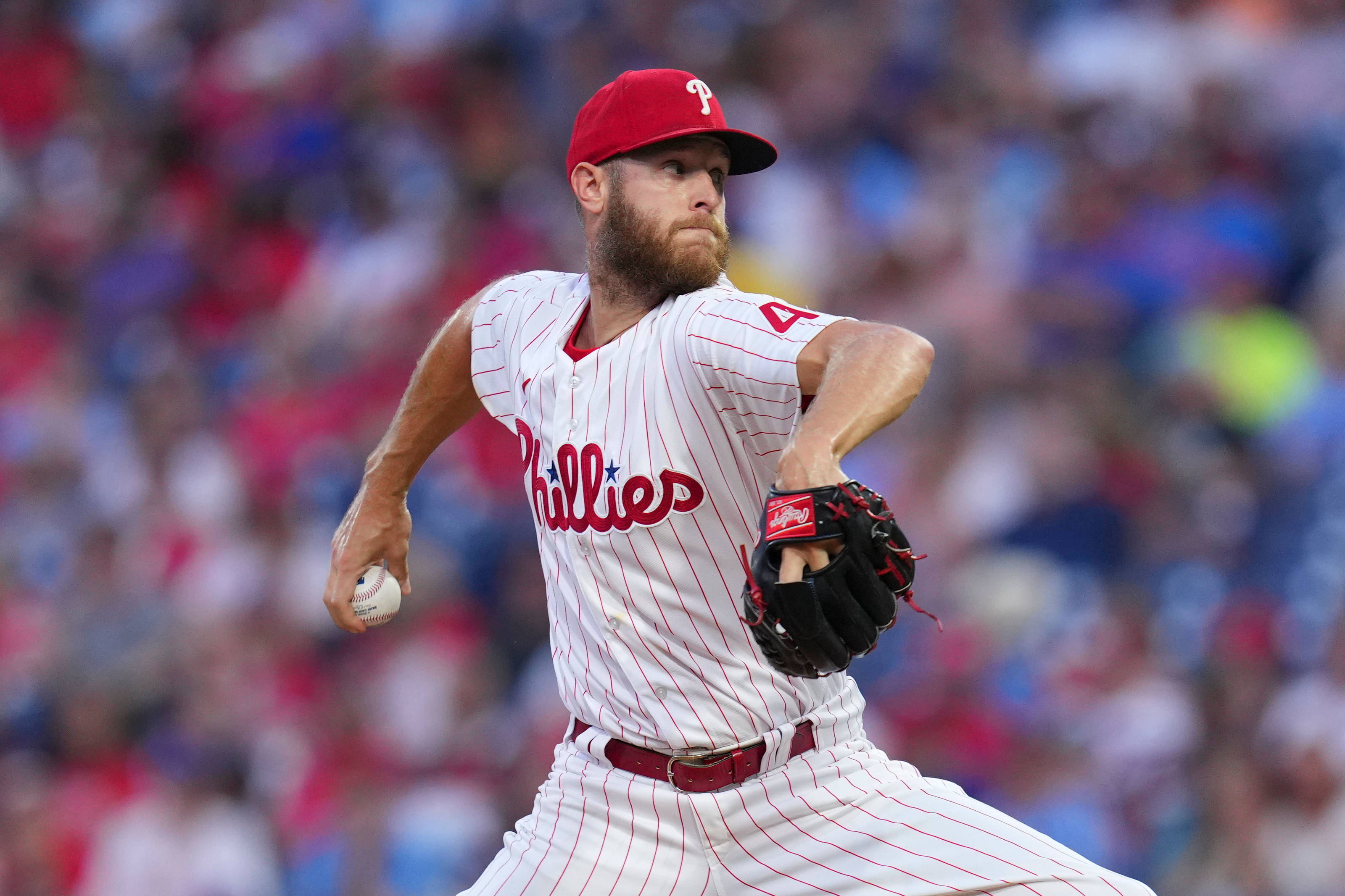 Phillies 桌布 壁紙 — 費城人隊棒球投手在日間比賽中專注投球的瞬間。
