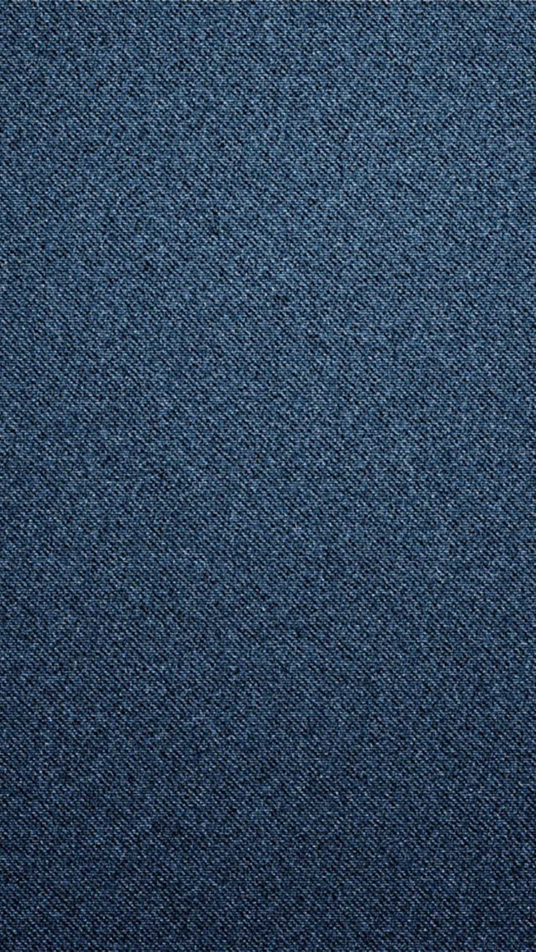 Denim 桌布 壁紙 — 質感深藍色牛仔布料的特寫，可見編織紋理和細微的顏色變化。