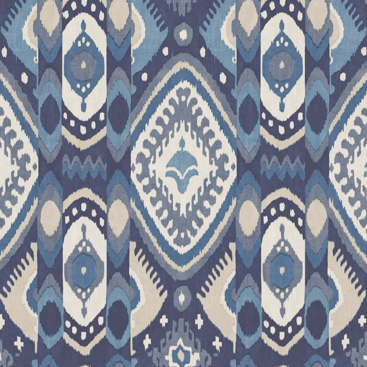 Islamic Geometric Patterns 桌布 壁紙 — 質感豐富的藍色和奶油色伊卡特圖案壁紙，帶有重複的幾何圖案和部落風格設計。