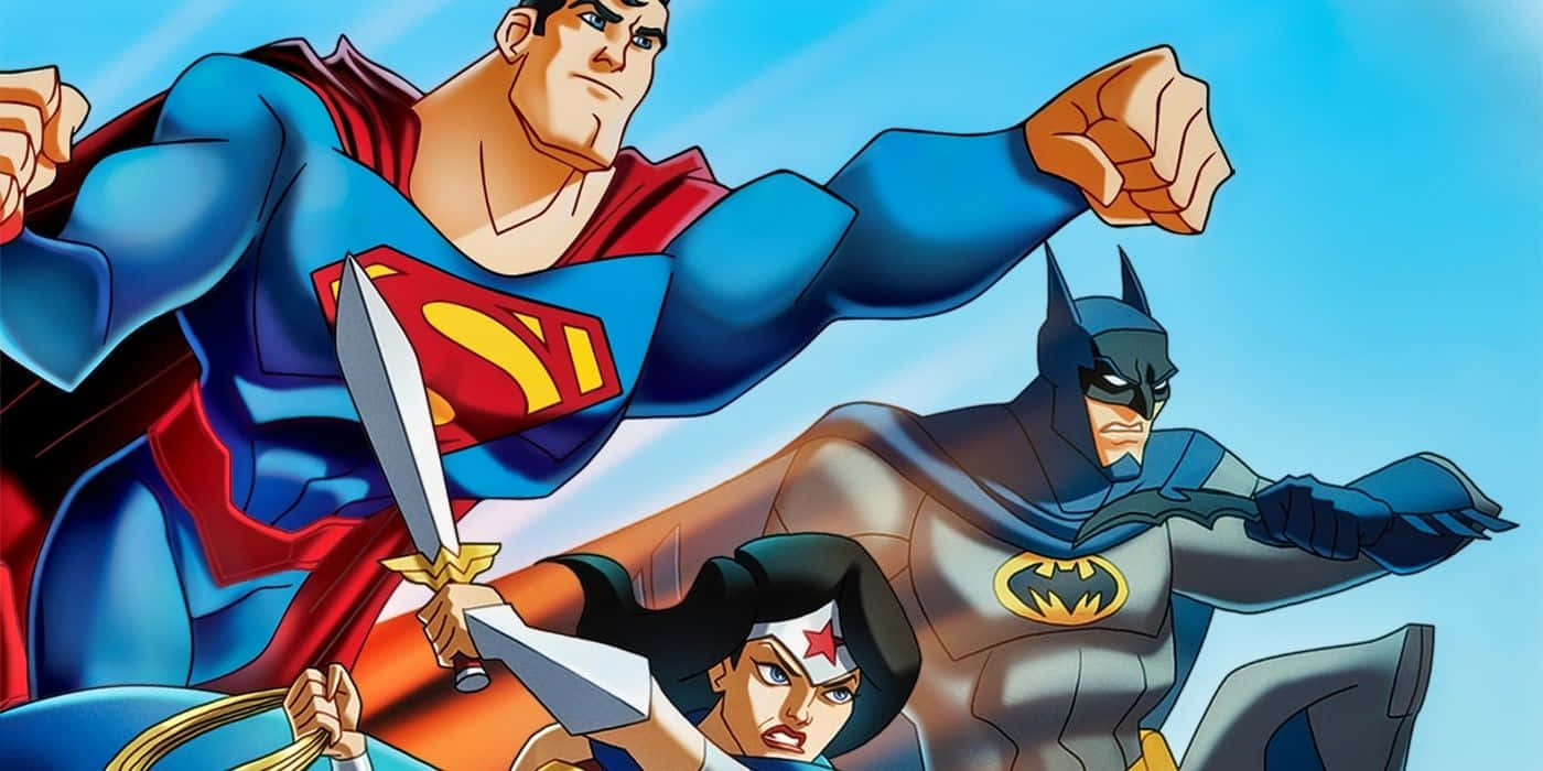 Justice League Unlimited 桌布 壁紙 — 超人、蝙蝠俠和神力女超人以動態姿勢英勇地站在明亮的藍天下。