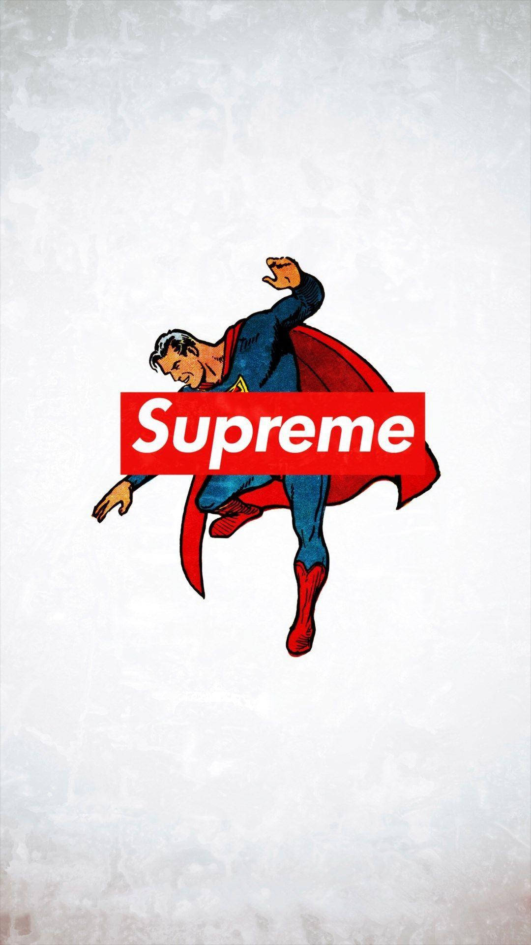 Dope Supreme 桌布 壁紙 — 超人動態飛行，紅色Supreme標誌疊加在他的軀幹上，背景為紋理灰色。