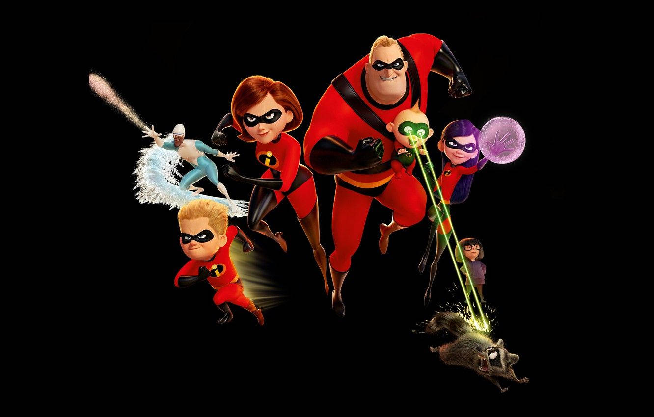 The Incredibles 桌布 壁紙 — 超人特攻隊家庭以超級英雄姿勢站在黑色背景前，散發發光能力，下方有一隻浣熊。