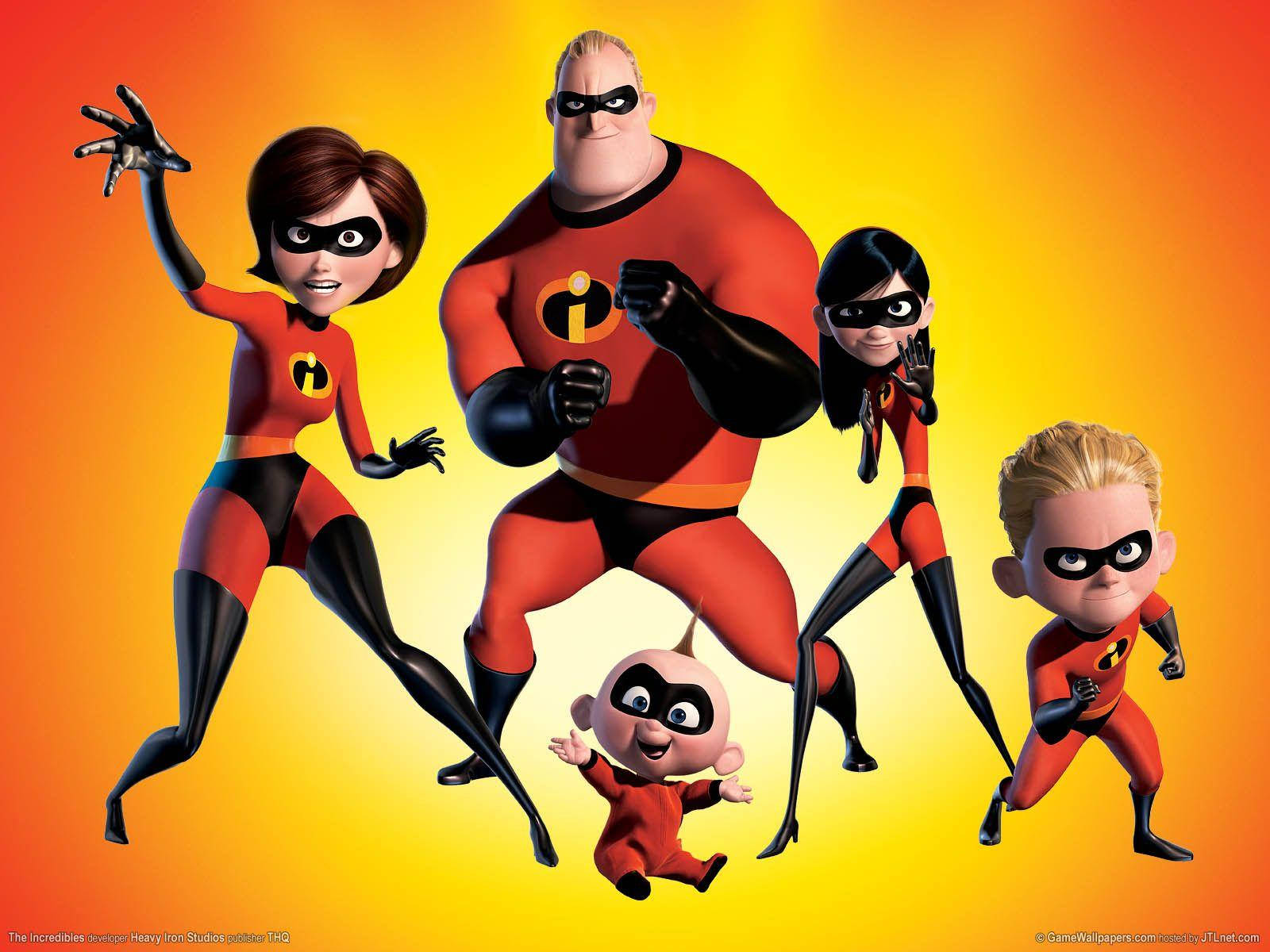 The Incredibles 桌布 壁紙 — 超人特攻隊家族穿著紅色和黑色的超級英雄套裝，在充滿活力的橙色和黃色漸變背景前動態擺姿勢。