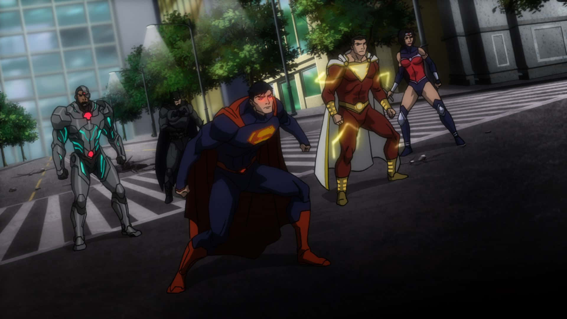 Justice League War 桌布 壁紙 — 超人與盟友在日間的城市街道上準備就緒，背景有建築物和樹木。