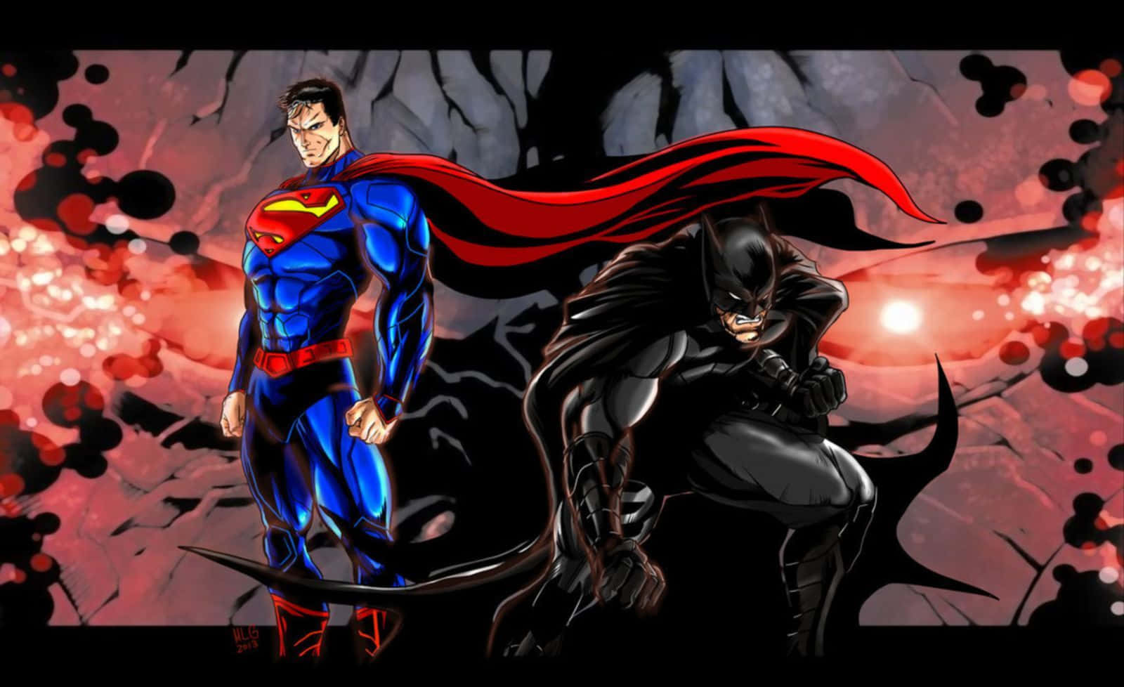 Batman Cartoon 桌布 壁紙 — 超人與蝙蝠俠以動態姿勢站立，背景是破碎的紅色和黑色，帶有發光的球體。