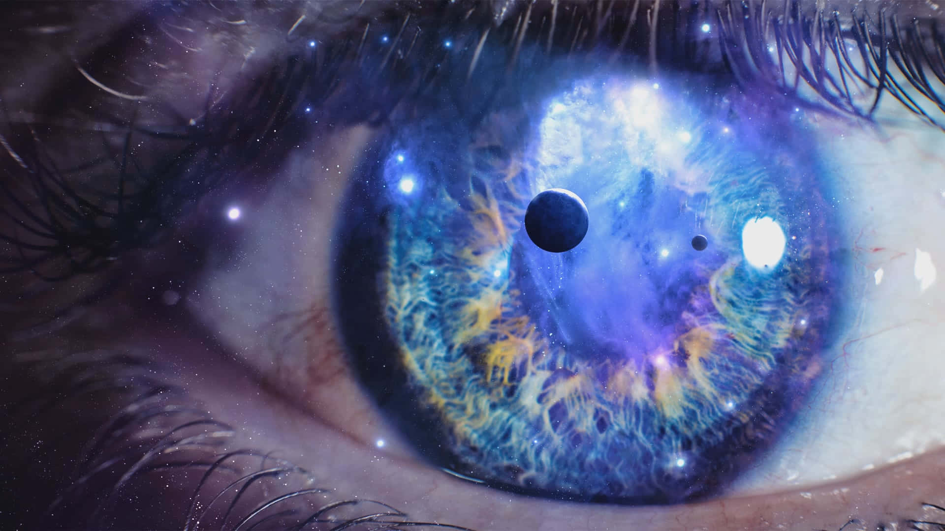 sparkling 桌布 壁紙 — 超寫實特寫人類眼睛，虹膜中反射出旋轉星系和行星。