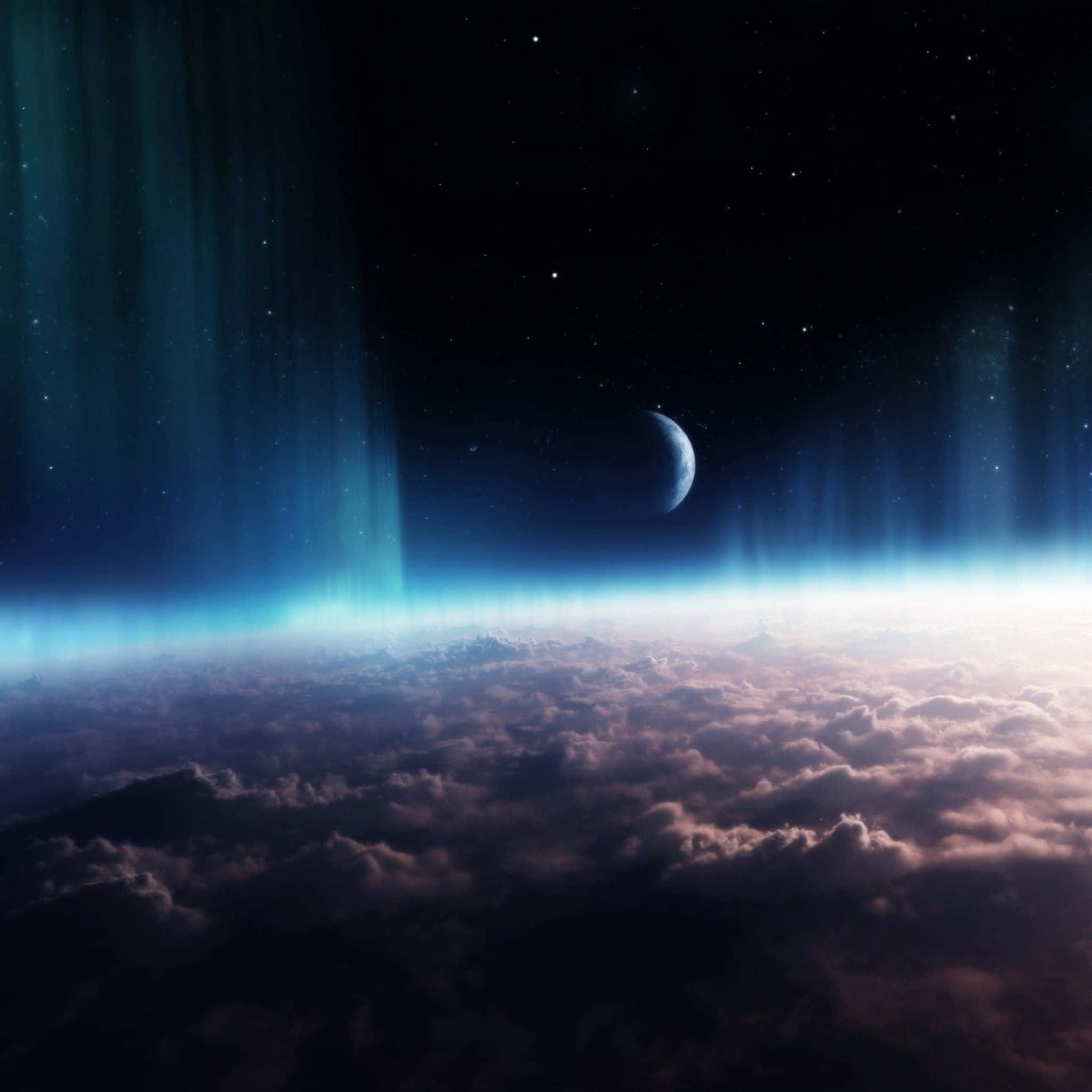 美學 iPad 壁紙 桌布 壁紙 — 超現實的宇宙景觀，新月和星空下，發光的藍色極光在雲海上拱起。