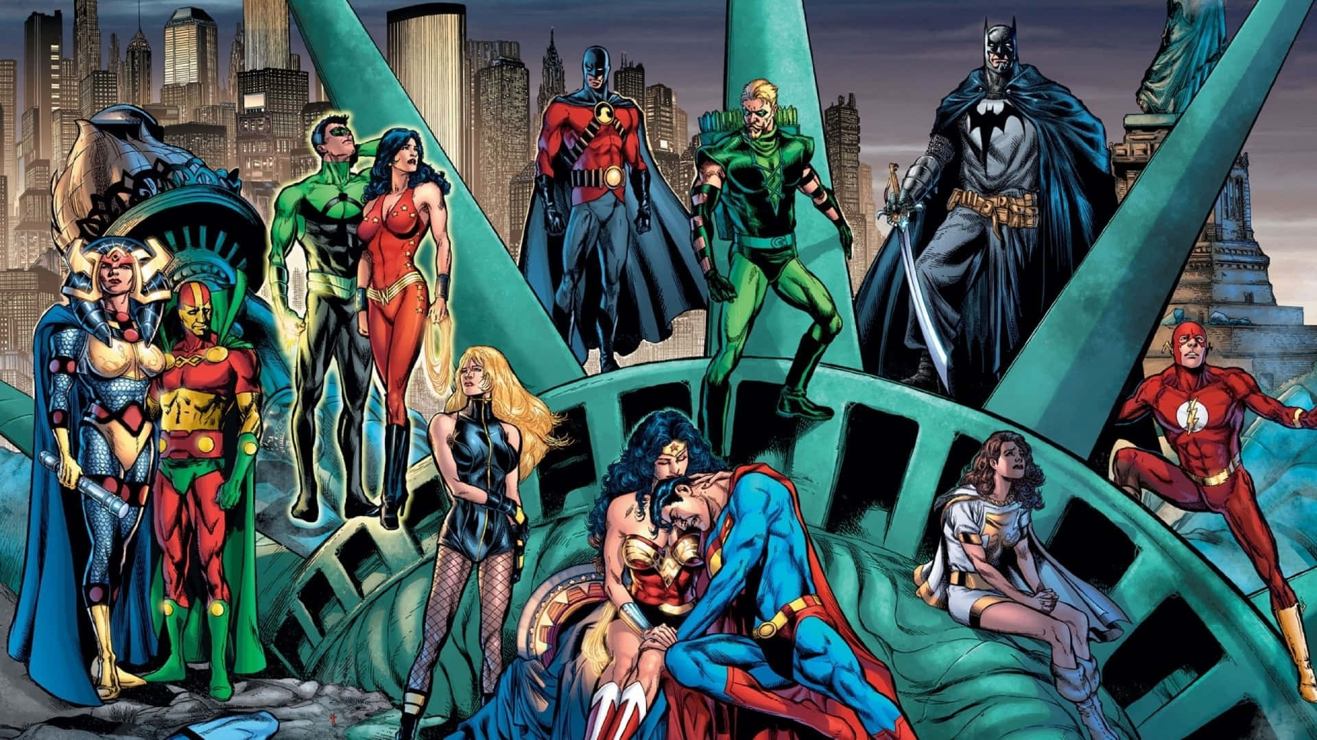 Marvel Comic Book 桌布 壁紙 — 超級英雄和反派站在破碎的自由女神像頂端，背景是黑暗的城市天際線。