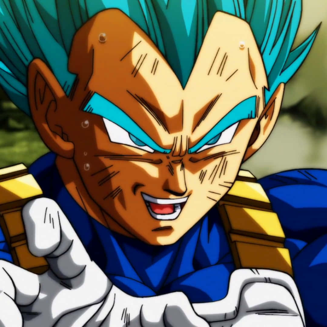 1080x1080 Vegeta Blue 桌布 壁紙 — 超級賽亞人藍貝吉塔的特寫，帶有強烈藍色頭髮和兇猛表情。