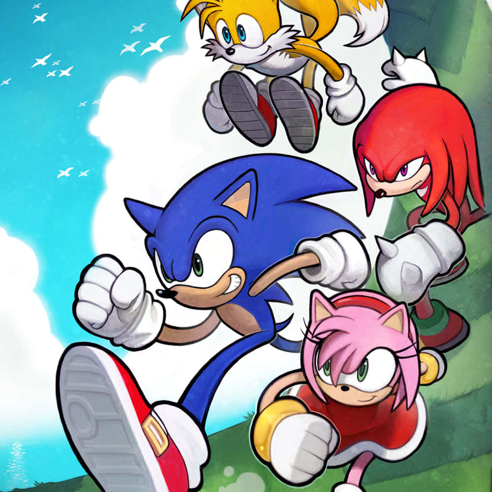 Sonic Art 桌布 壁紙 — 超音速小子索尼克和朋友們在明亮的藍天中動感奔馳，天空中有蓬鬆的雲朵和飛鳥。