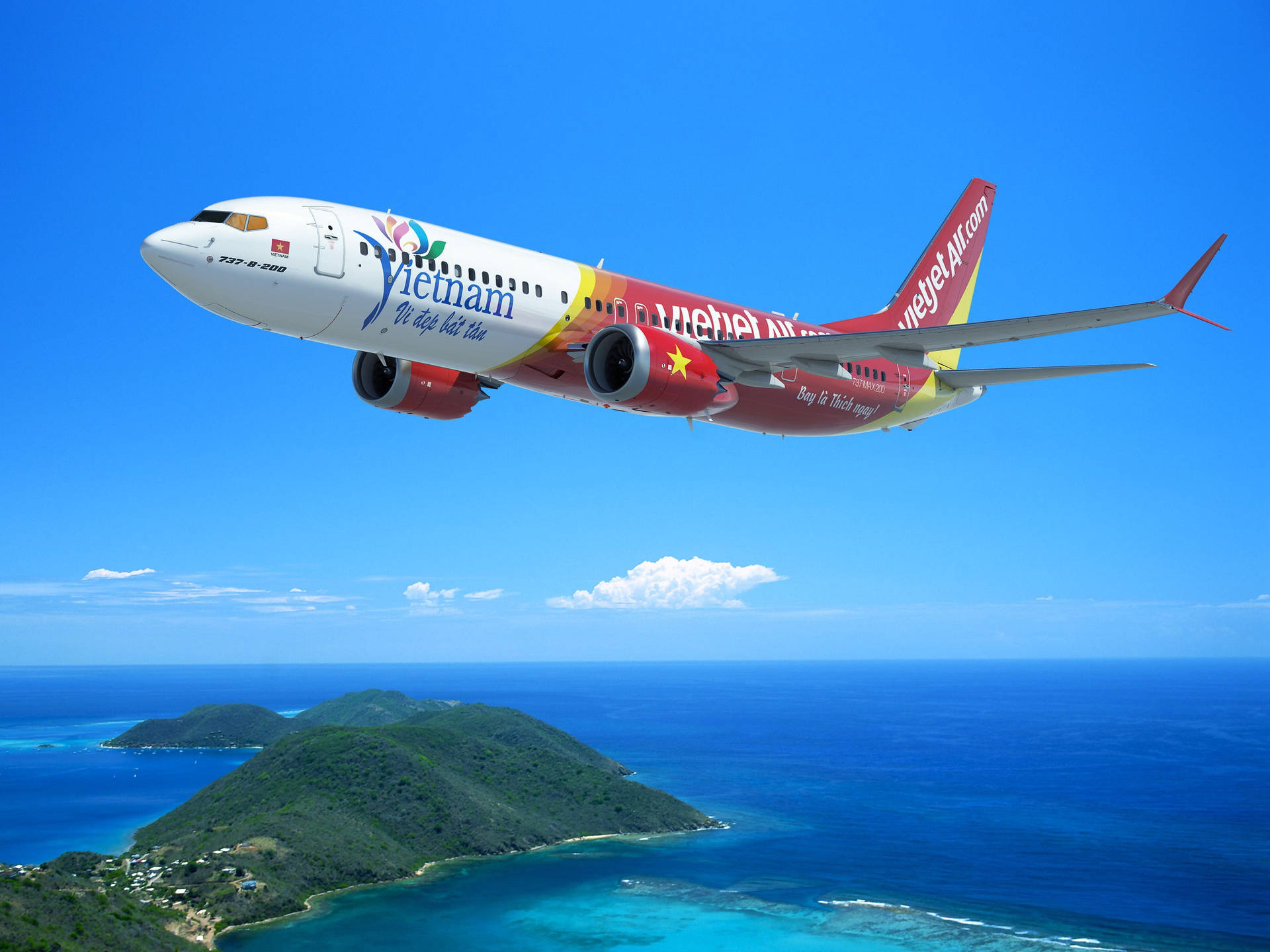 越南航空飛機飛越熱帶島嶼和海洋。