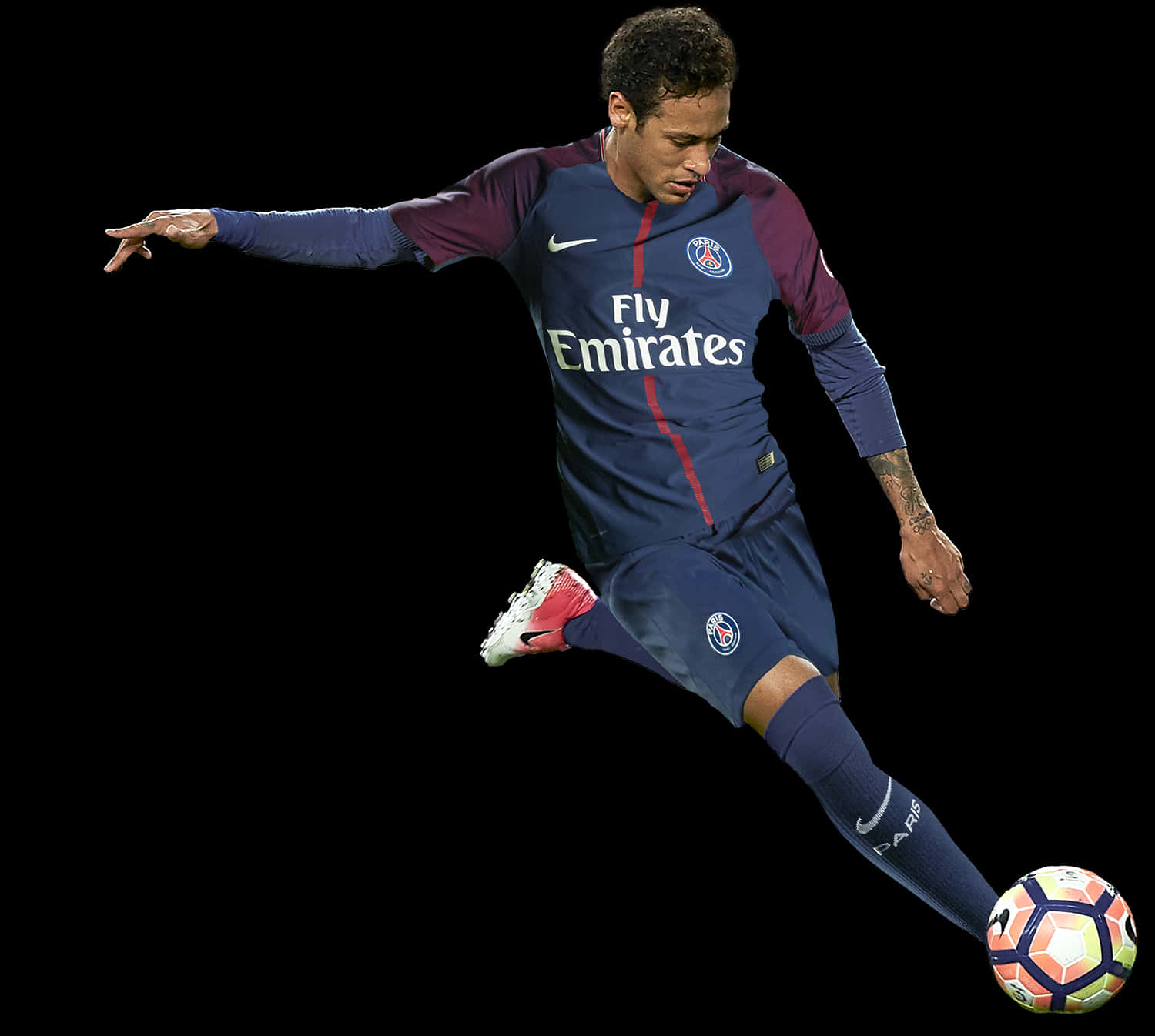 Athletic 桌布 壁紙 — 足球員內馬爾身穿巴黎聖日耳曼球衣，在黑色背景前踢出色彩鮮豔的足球。