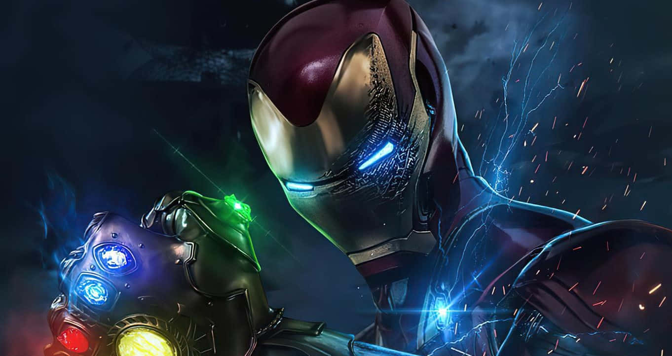 1366x768 Iron Man 桌布 壁紙 — 身穿受損裝甲的鋼鐵人在黑暗風暴背景下高舉發光的無限手套，電火花四濺。
