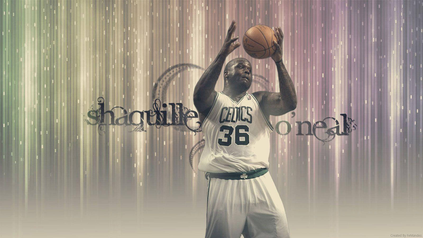 Shaquille O'neal 桌布 壁紙 — 身穿塞爾提克球衣的Shaquille O'Neal準備在發光的垂直光條背景下投籃。