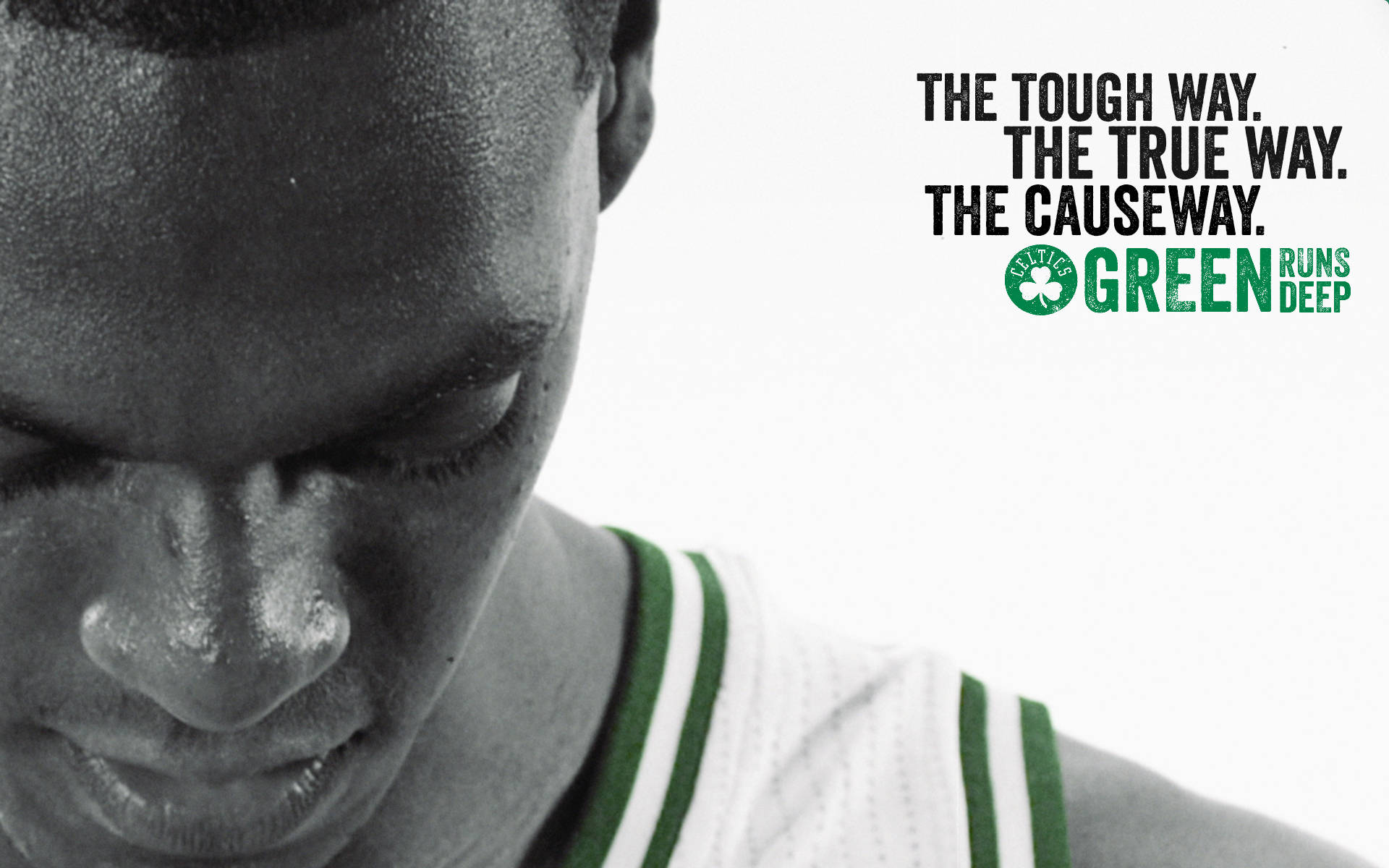 Celtics 桌布 壁紙 — 身穿塞爾提克球衣的籃球運動員特寫，眼神專注，汗水在皮膚上閃閃發光，背景為純白色。
