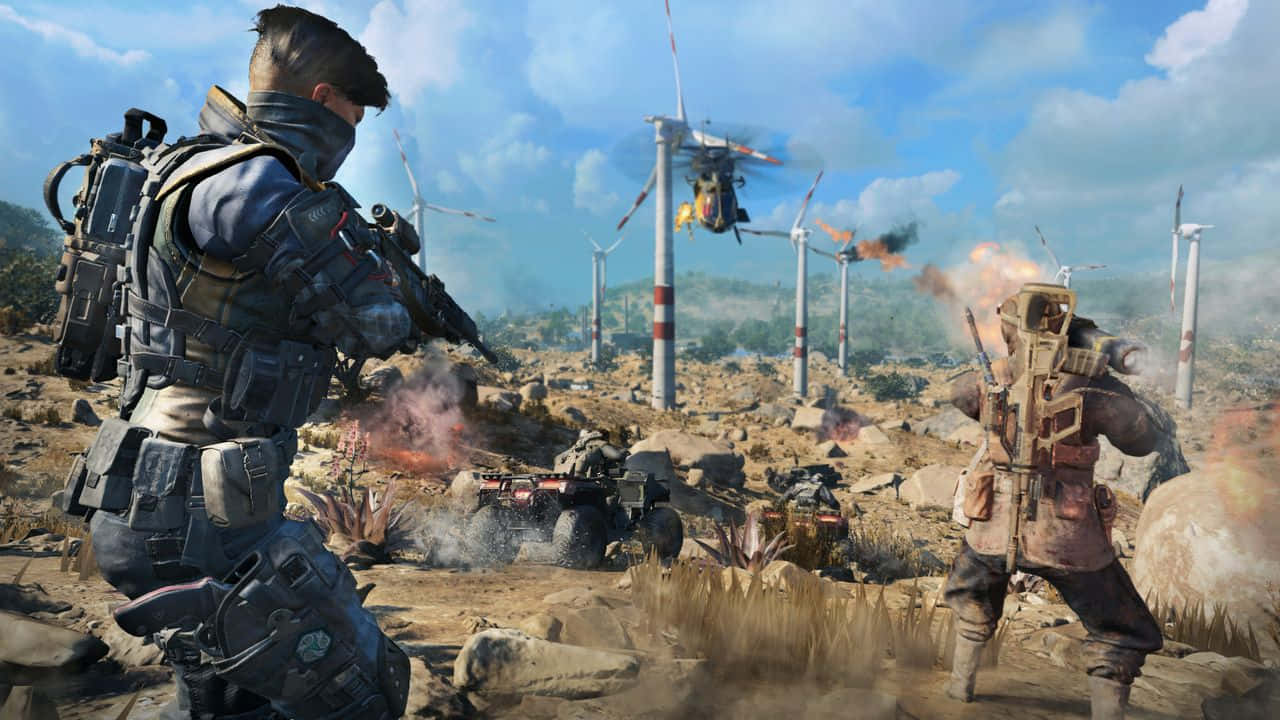 720p Call Of Duty Black Ops 4 桌布 壁紙 — 身穿戰術裝備的士兵在岩石地形中戰鬥，背景有風力渦輪機和直升機，天空湛藍。