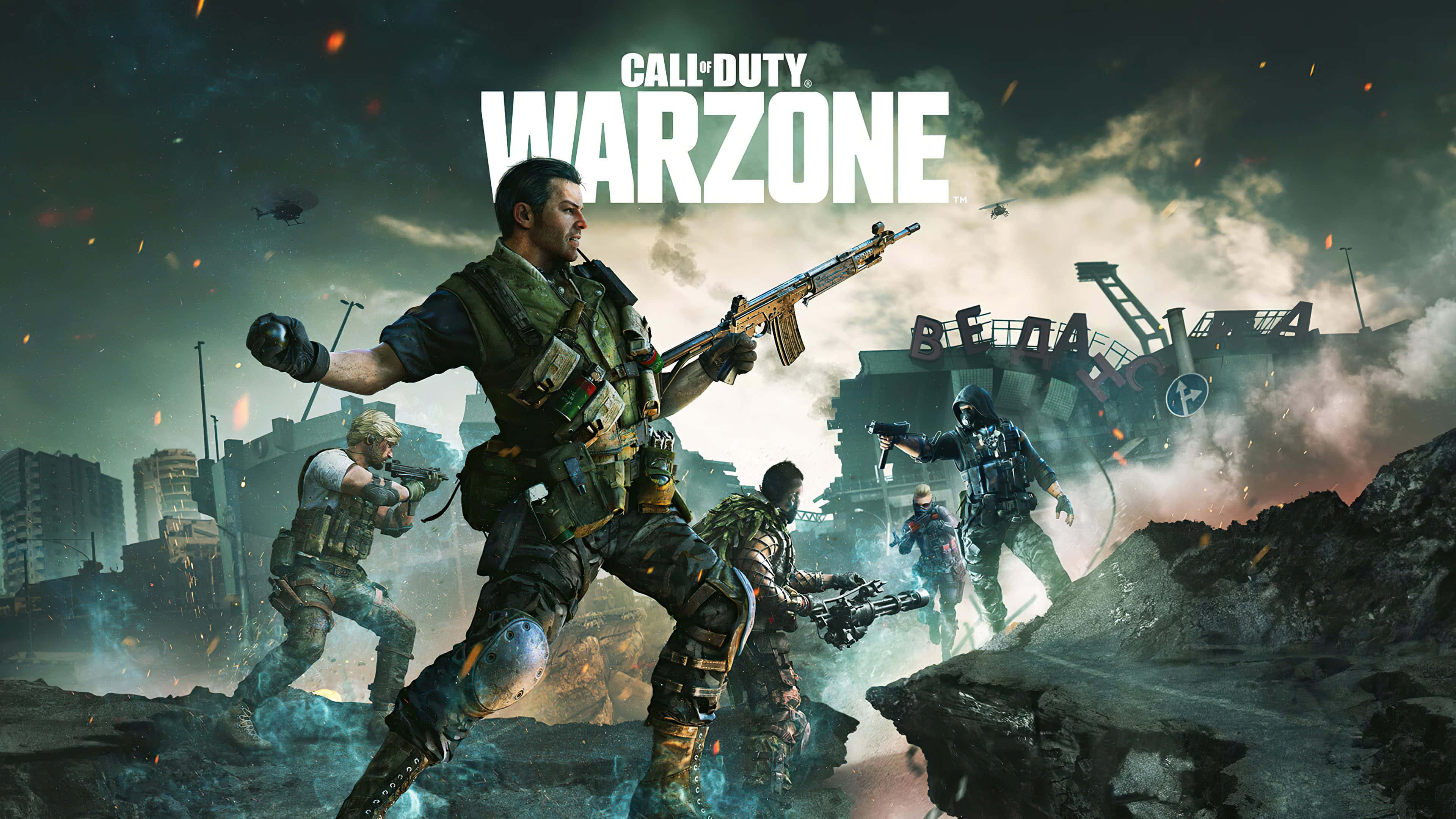 Multiplayer Game 桌布 壁紙 — 身穿戰術裝備的士兵在瓦礫和煙霧中戰鬥，戰場上有燃燒的碎片和頭頂上的直升機。