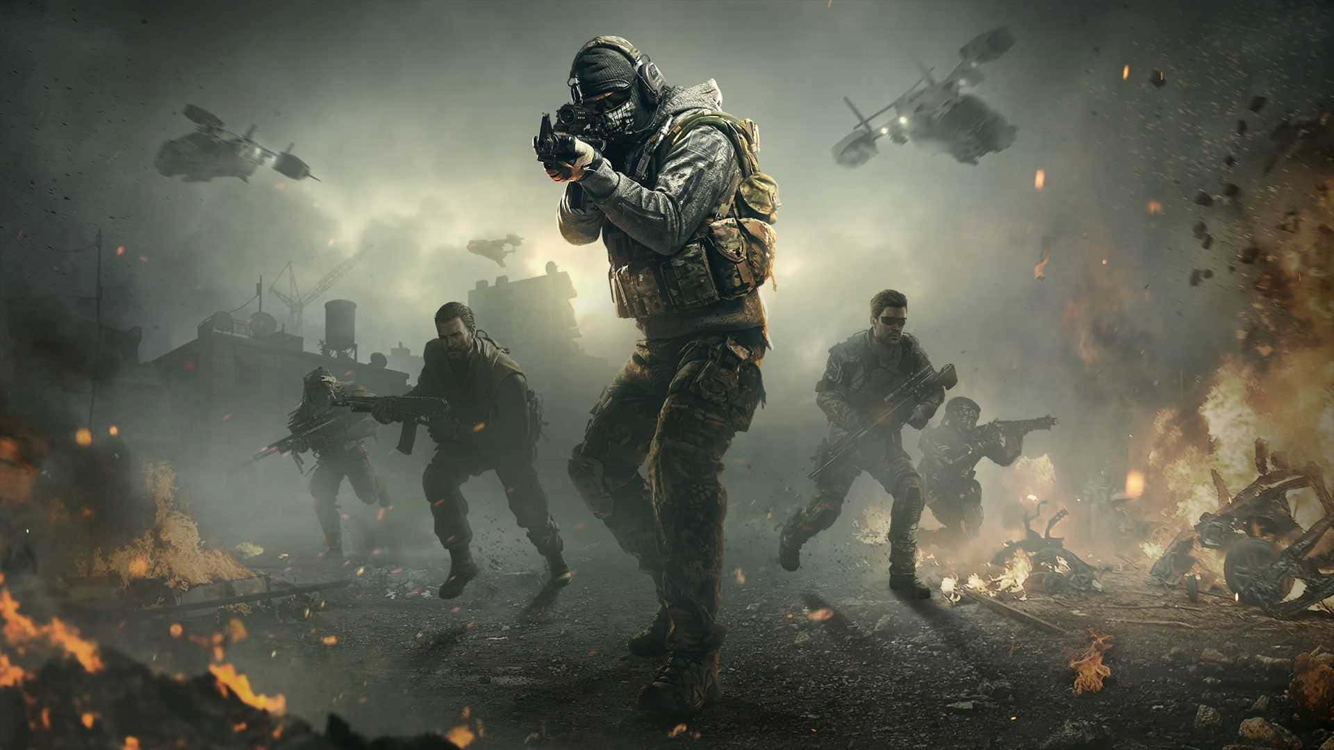 Call Of Duty 2020 桌布 壁紙 — 身穿戰術裝備的士兵在頭頂爆炸和直升機盤旋的戰爭摧殘城市戰場上前進。