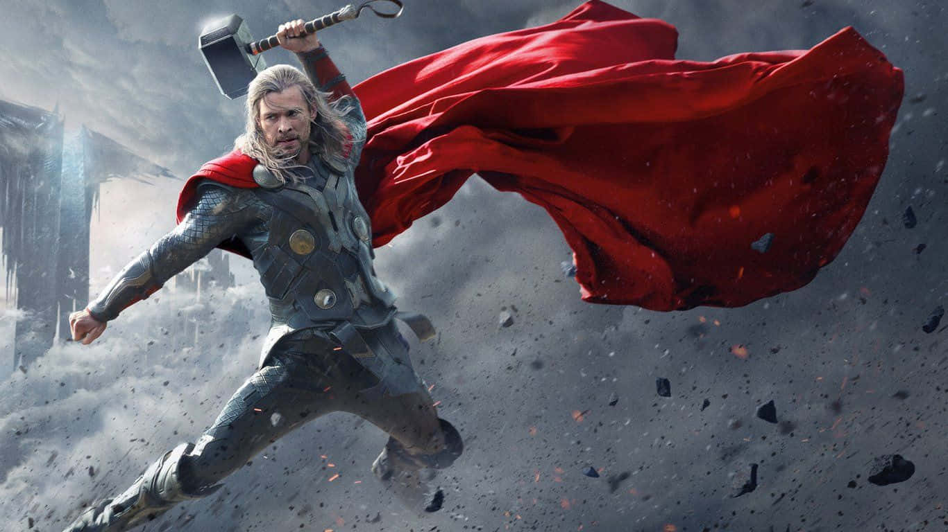1366x768 Marvel 桌布 壁紙 — 身穿戰鬥盔甲的索爾向前躍起，高舉雷神之鎚，紅色斗篷在充滿碎片的空氣中飄揚。