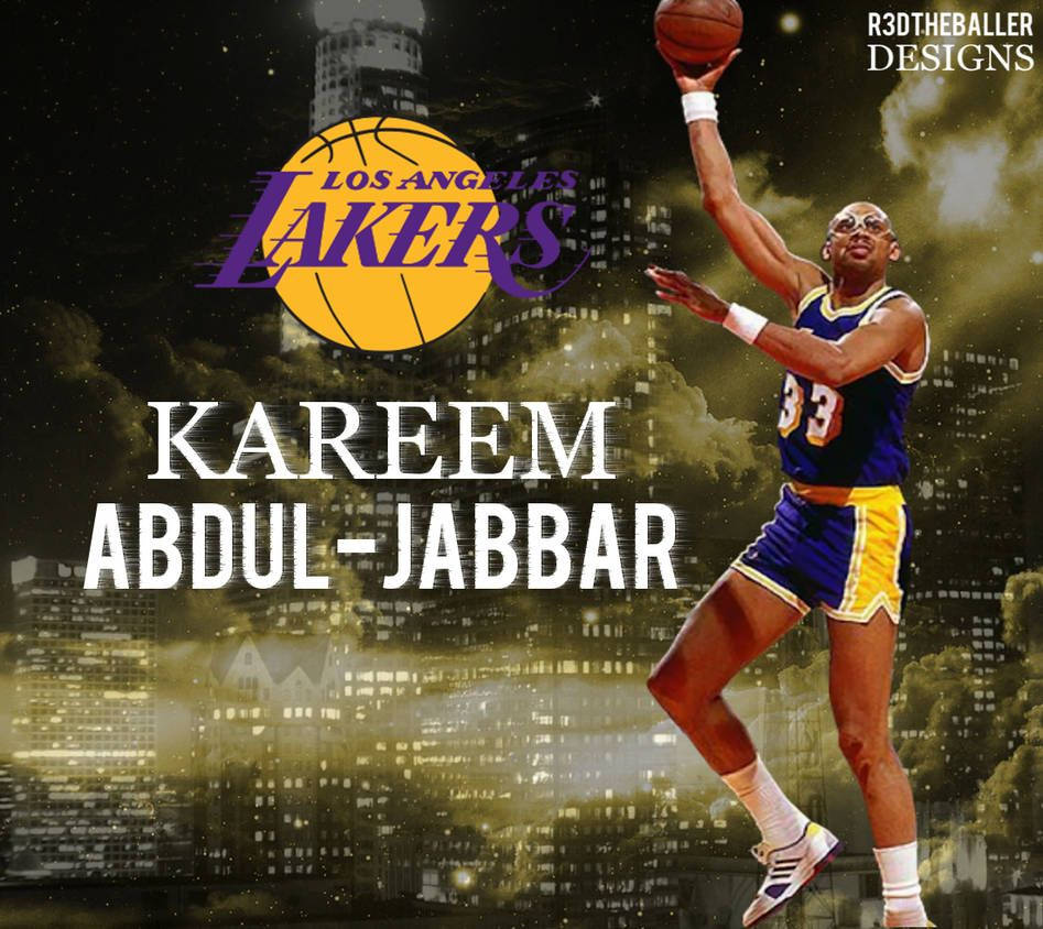 Kareem 桌布 壁紙 — 身穿湖人球衣的卡里姆·阿卜杜爾-賈巴爾跳起投籃，背景是夜晚發光的城市天際線。