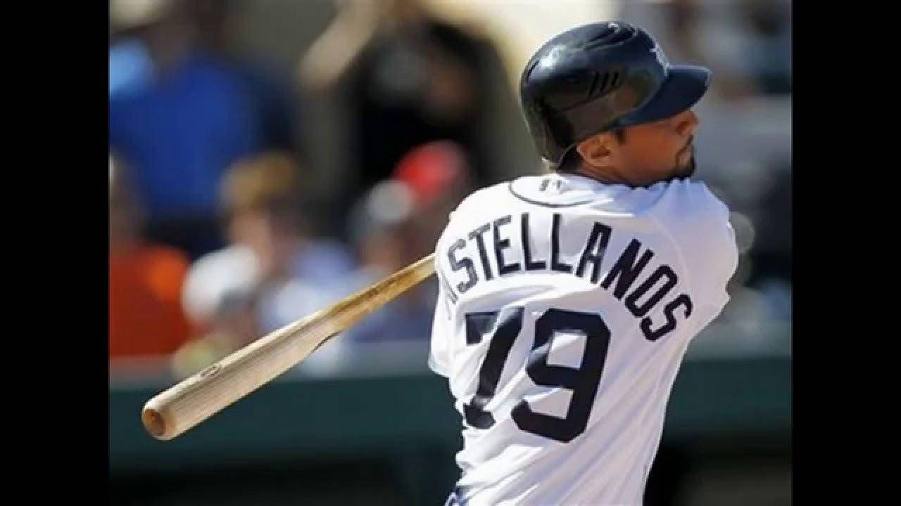 Nick Castellanos 桌布 壁紙 — 身穿白色球衣、背號79、名字為'STELLANOS'的棒球選手在日間比賽中揮棒。