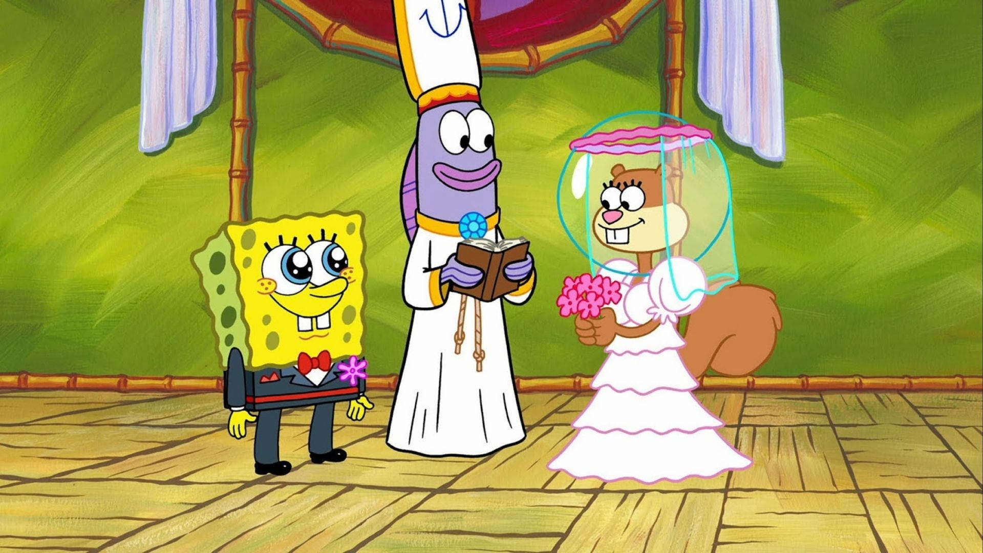 sandy 桌布 壁紙 — 身穿禮服的SpongeBob站在身穿白色婚紗、手持粉紅色花束的新娘旁邊，一位紫色牧師在帳篷下為他們主持婚禮。