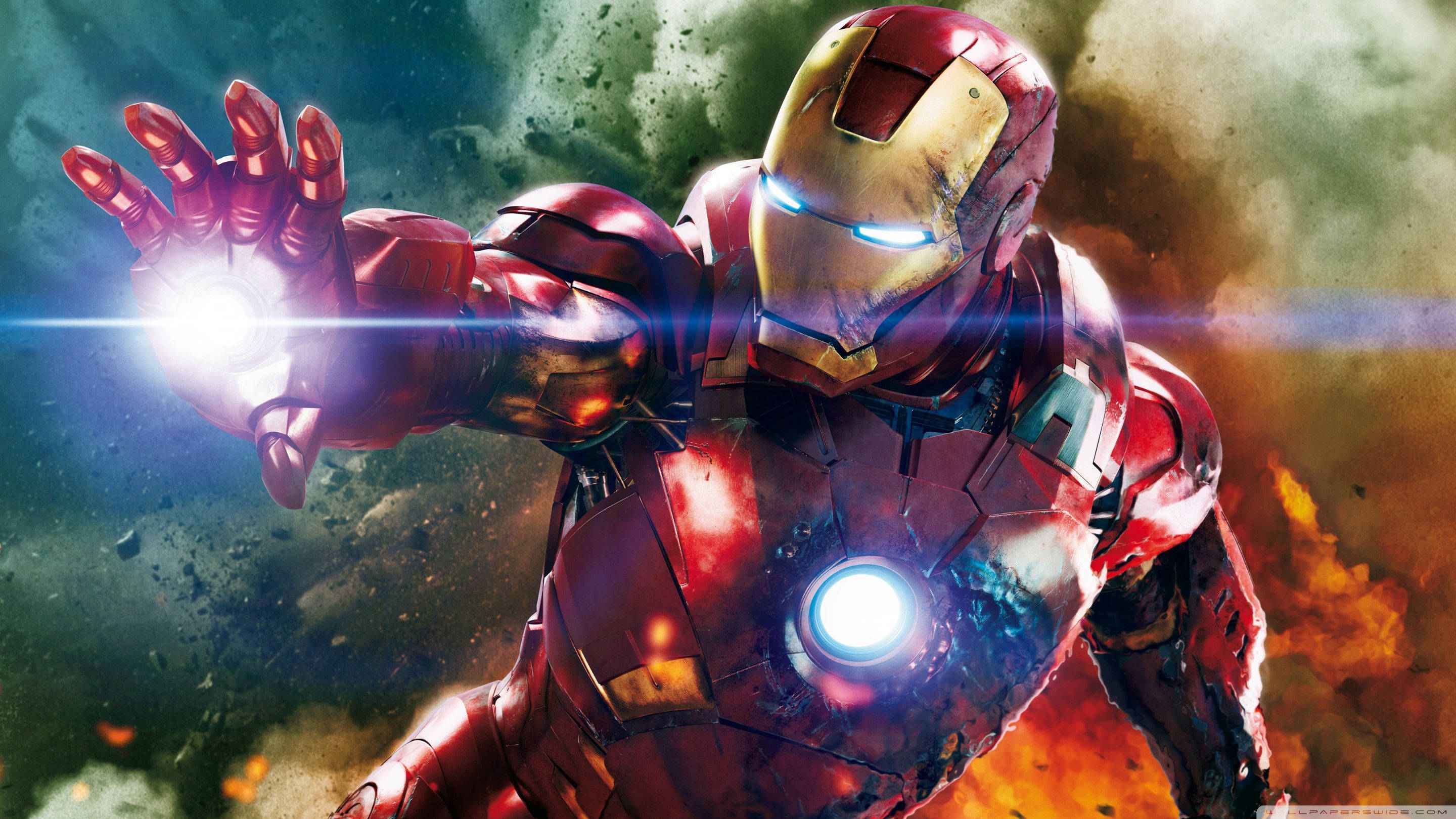 Iron Man Mark 3 桌布 壁紙 — 身穿紅色和金色裝甲的鋼鐵人在熾熱的爆炸和煙霧中發射斥力光束。