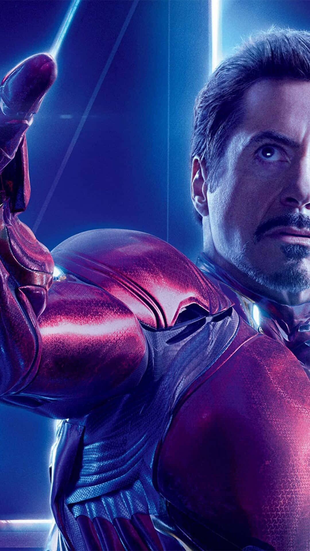 Avengers Endgame iPhone 桌布 壁紙 — 身穿紅色和金色鋼鐵人戰衣的東尼史塔克舉起斥力手對抗發光的藍色能量光束。