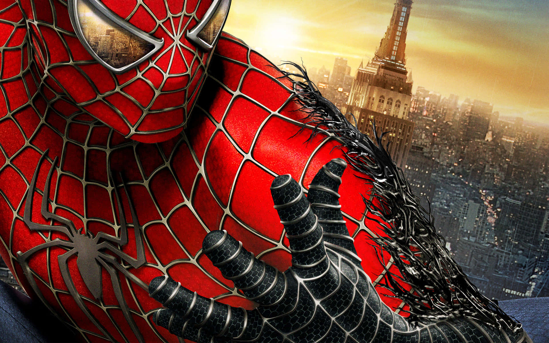 Spider Man 3 桌布 壁紙 — 身穿紅色戰衣、帶有黑色共生體手臂的蜘蛛人俯瞰著黃金時段的城市天際線。