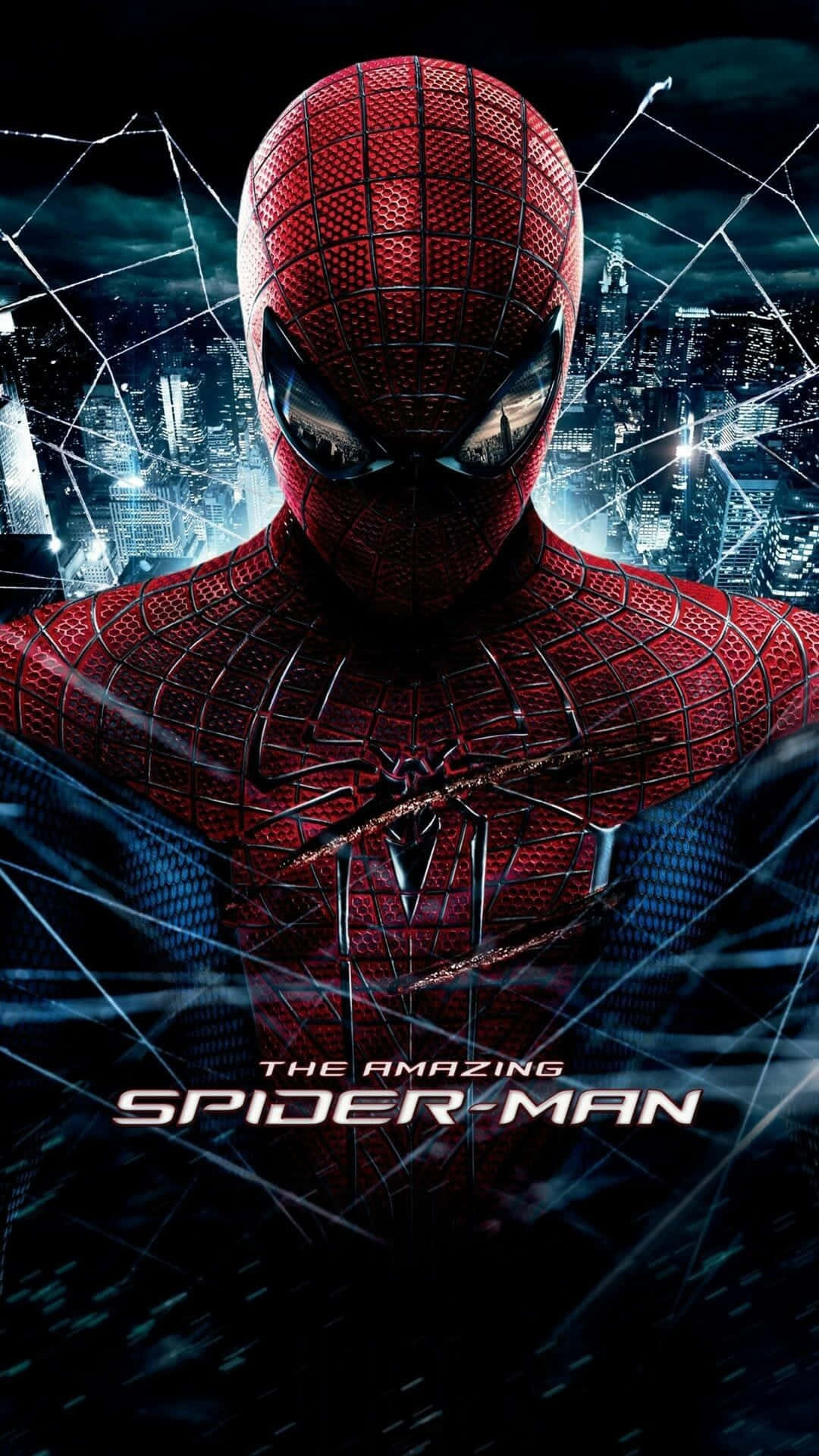 Amazing Spider Man iPhone 桌布 壁紙 — 身穿紅色戰衣的蜘蛛俠在夜晚發光的城市景觀前英勇站立，蛛網線條縱橫交錯於畫面中。