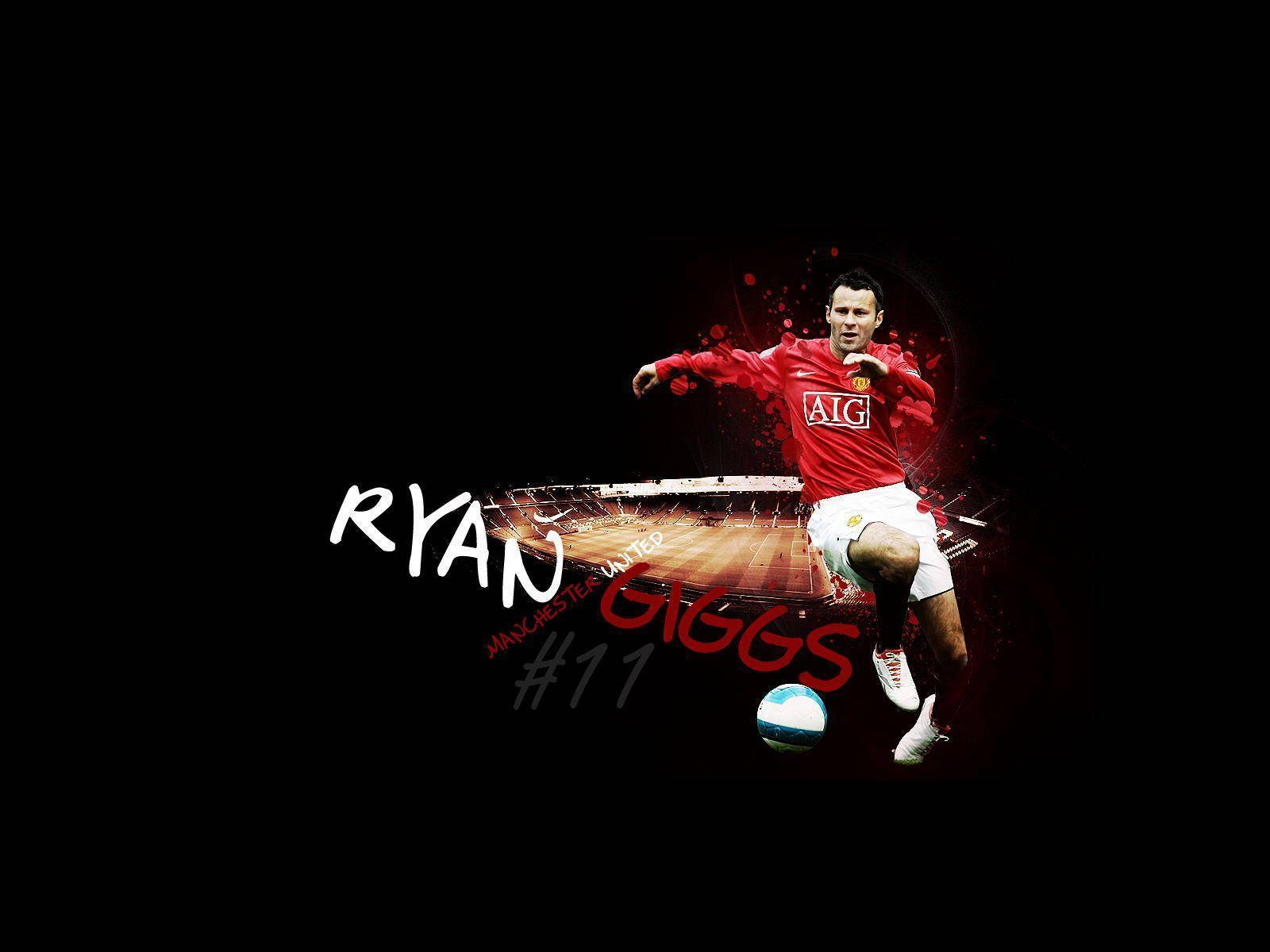 Ryan Giggs 桌布 壁紙 — 身穿紅色曼聯球衣的瑞恩·吉格斯在黑暗背景下踢足球，帶有球場和文字效果。