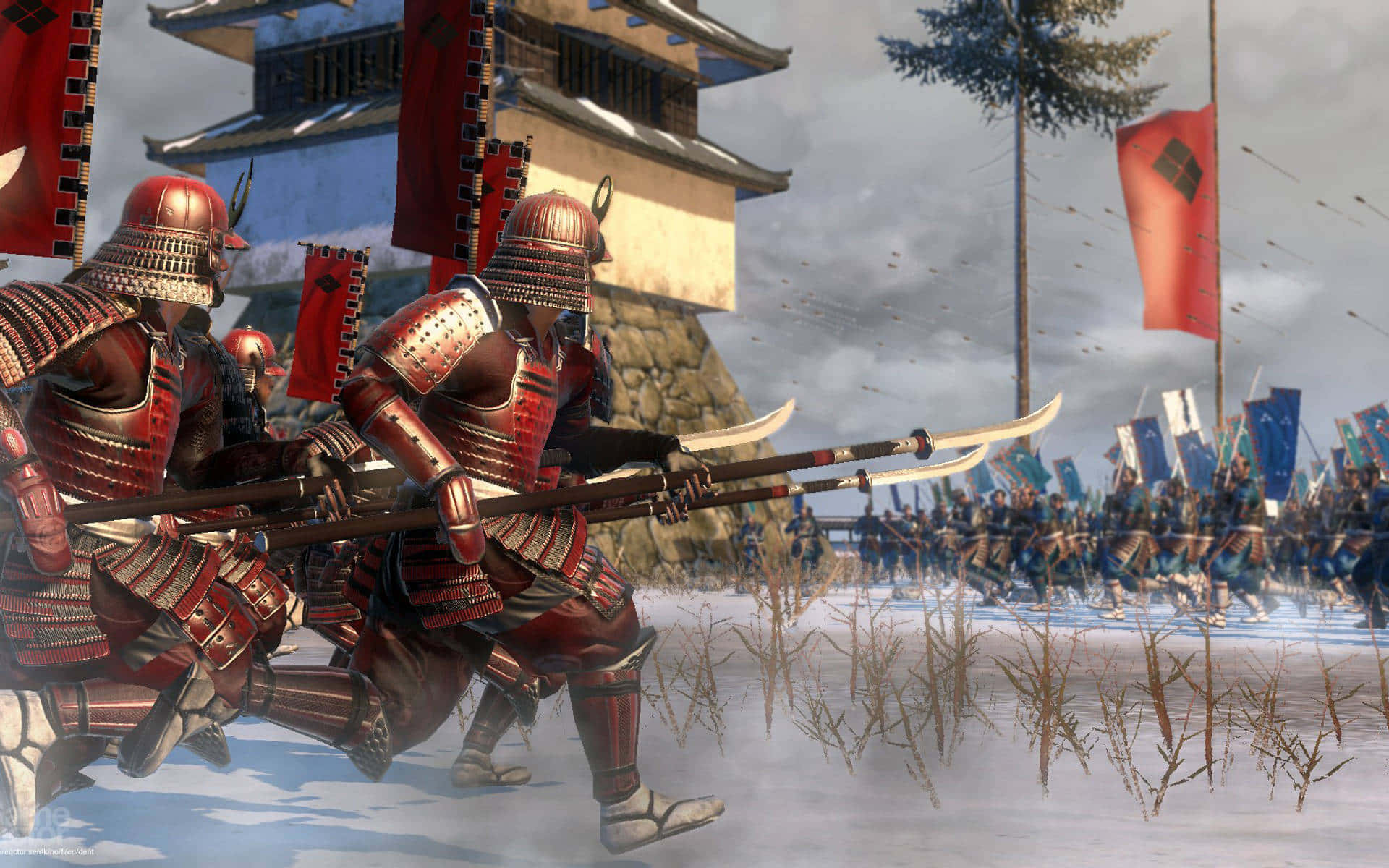 Feudal Japan 桌布 壁紙 — 身穿紅色盔甲的武士戰士們手持長矛，在傳統日本塔附近的雪地戰場上衝鋒。