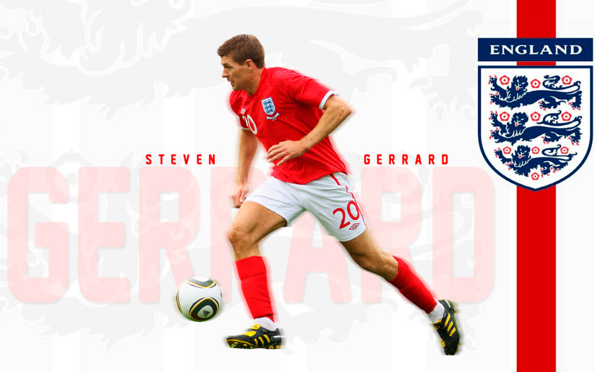 Steven Gerrard 桌布 壁紙 — 身穿紅色英格蘭球衣的史蒂芬·傑拉德正在運球，帶有國家徽章和名字疊加。