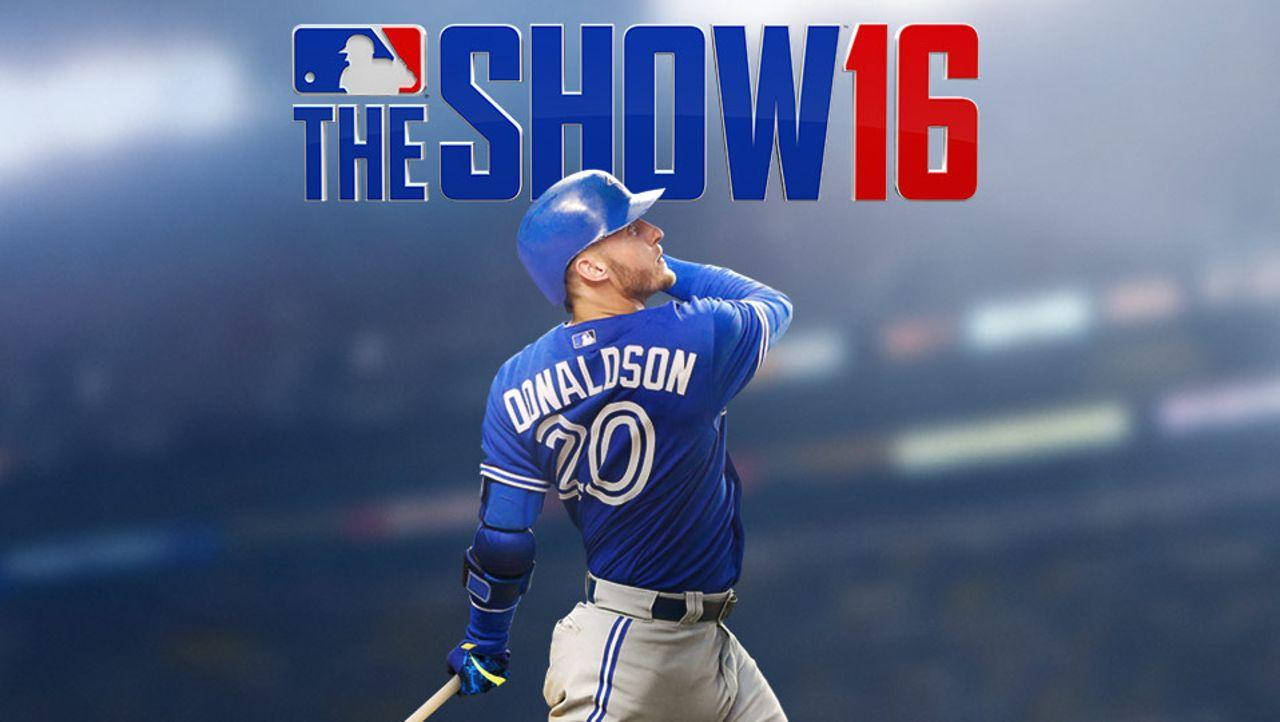 MLB 桌布 壁紙 — 身穿藍色球衣的棒球手Donaldson在'The Show 16'標誌下，於球場背景下高舉球棒慶祝。