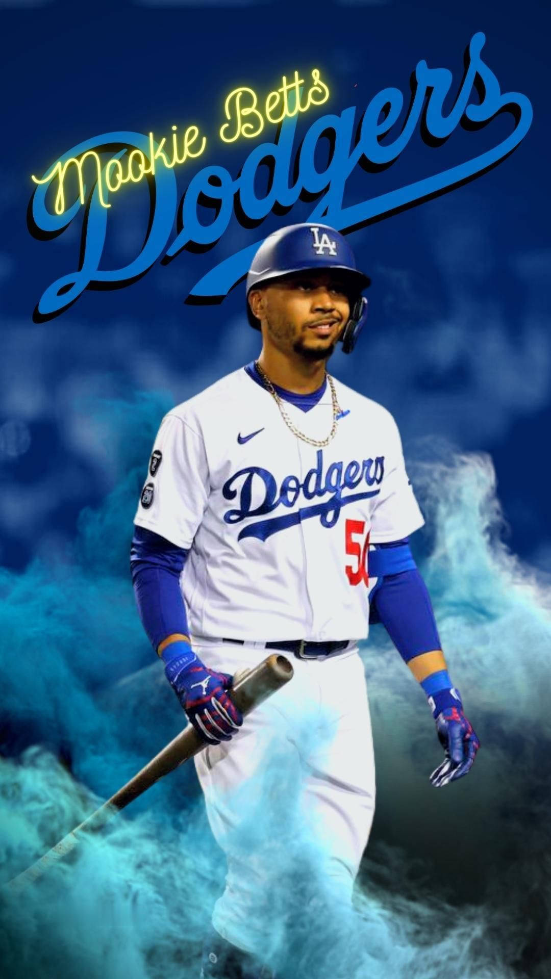 Mookie Betts 桌布 壁紙 — 身穿道奇隊球衣的棒球選手 Mookie Betts 在黑暗天空中霓虹隊名映照下，於發光藍色煙霧中握著球棒。
