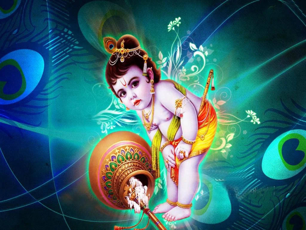 Bal Krishna 桌布 壁紙 — 身穿金色服飾的嬰兒克里希納頑皮地從鍋中倒出牛奶，周圍環繞著發光的孔雀羽毛和花卉漩渦。