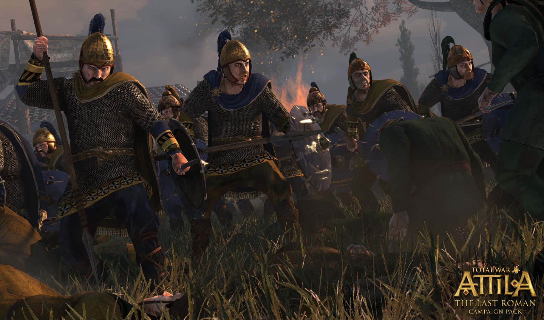 Total War Attila 桌布 壁紙 — 身穿鎖子甲和頭盔的羅馬士兵在草地上交戰，背景有煙霧和火焰。